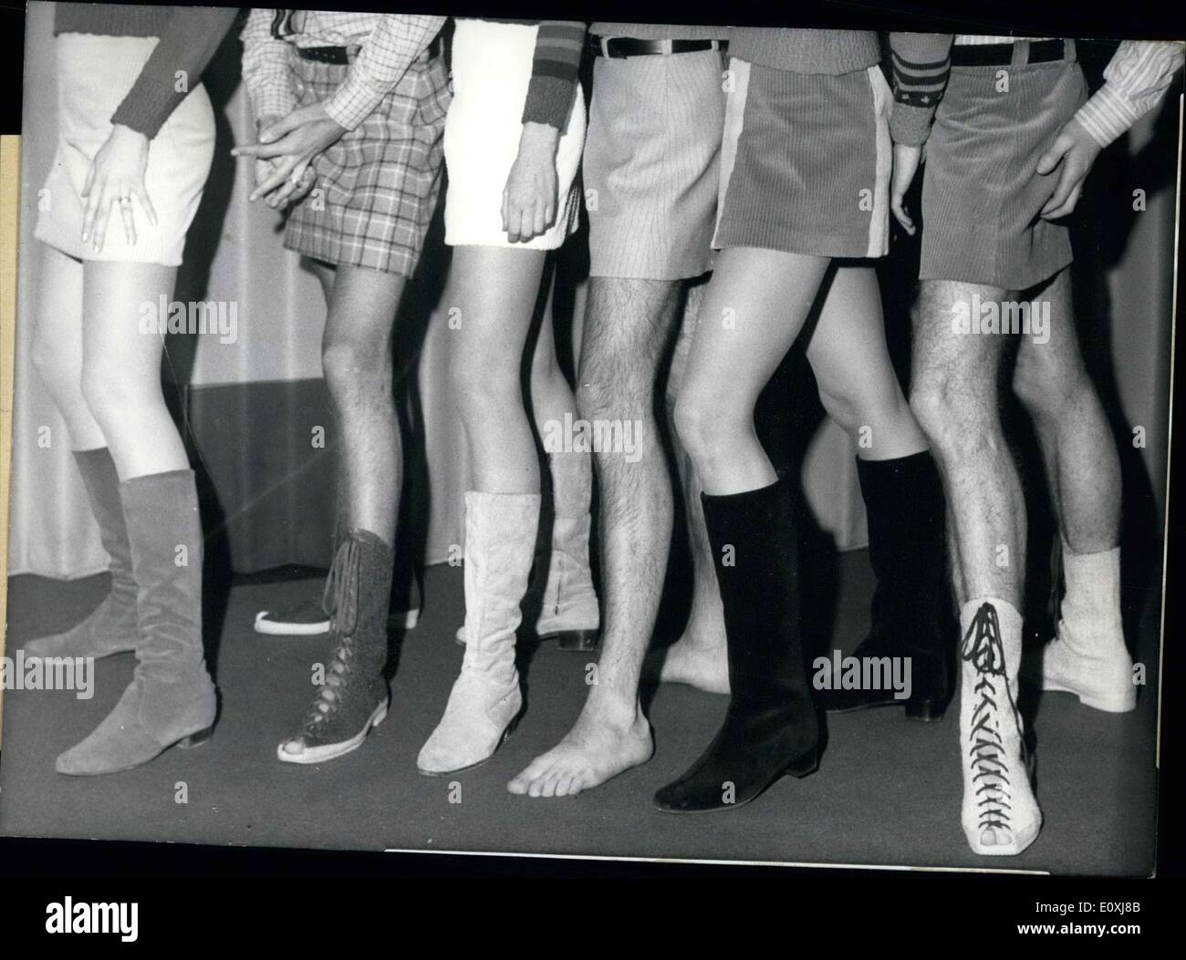 Hairy legs men hi-res stock photography and images - Alamy