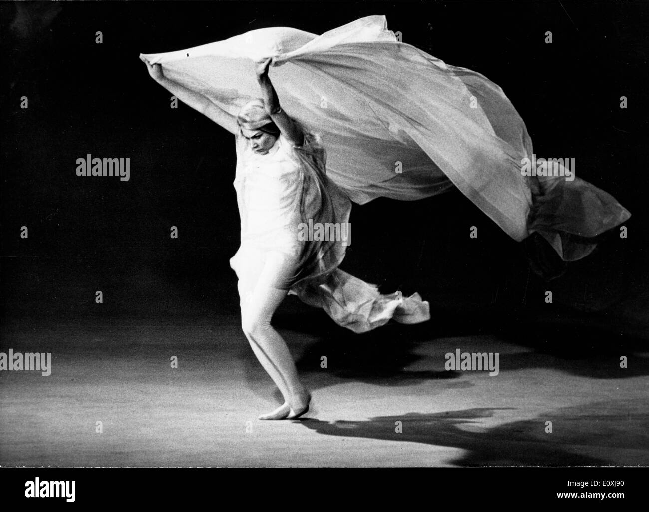 Actress Shirley MacLaine in a scene from 'Women Times Seven' Stock Photo