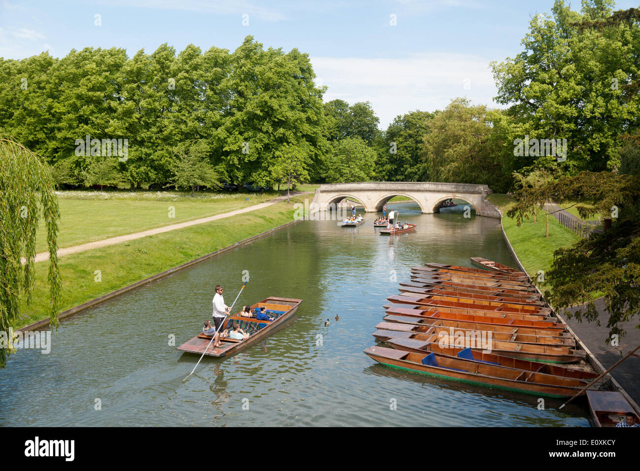 Cambridge, UK. 20th May, 2014. People punting on the River Cam in the sunshine, Cambridge UK, Tuesday 20th May 2014. The Met Office suggests the present mini heatwave may end for most of the UK in the next twenty four hours. Credit:  Kumar Sriskandan/Alamy Live News Stock Photo