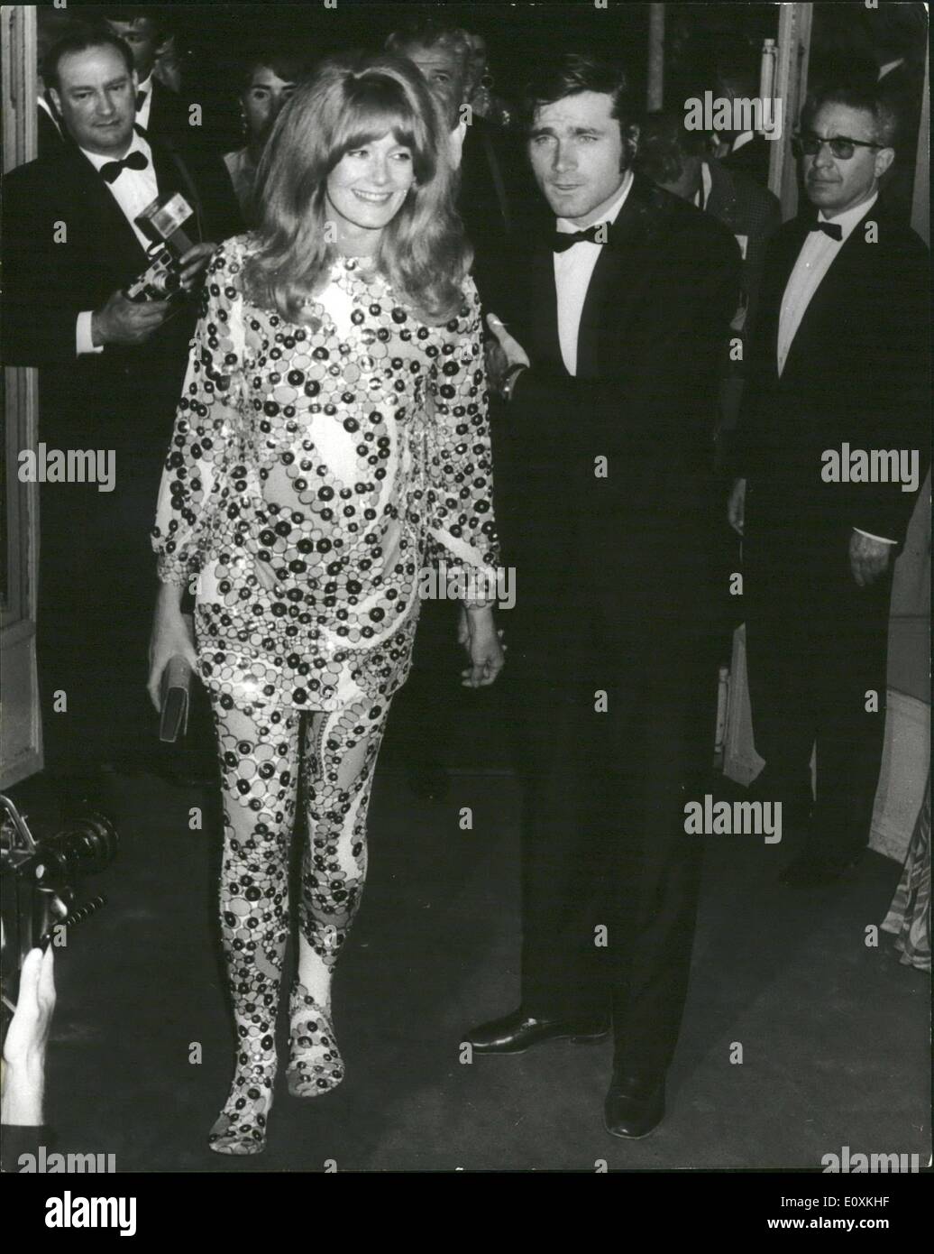 May 05, 1967 - 12-5-67 Cannes Film Festival. hoto Shows: English actress Vanessa Redgrave wore this striking outfit wh Stock Photo