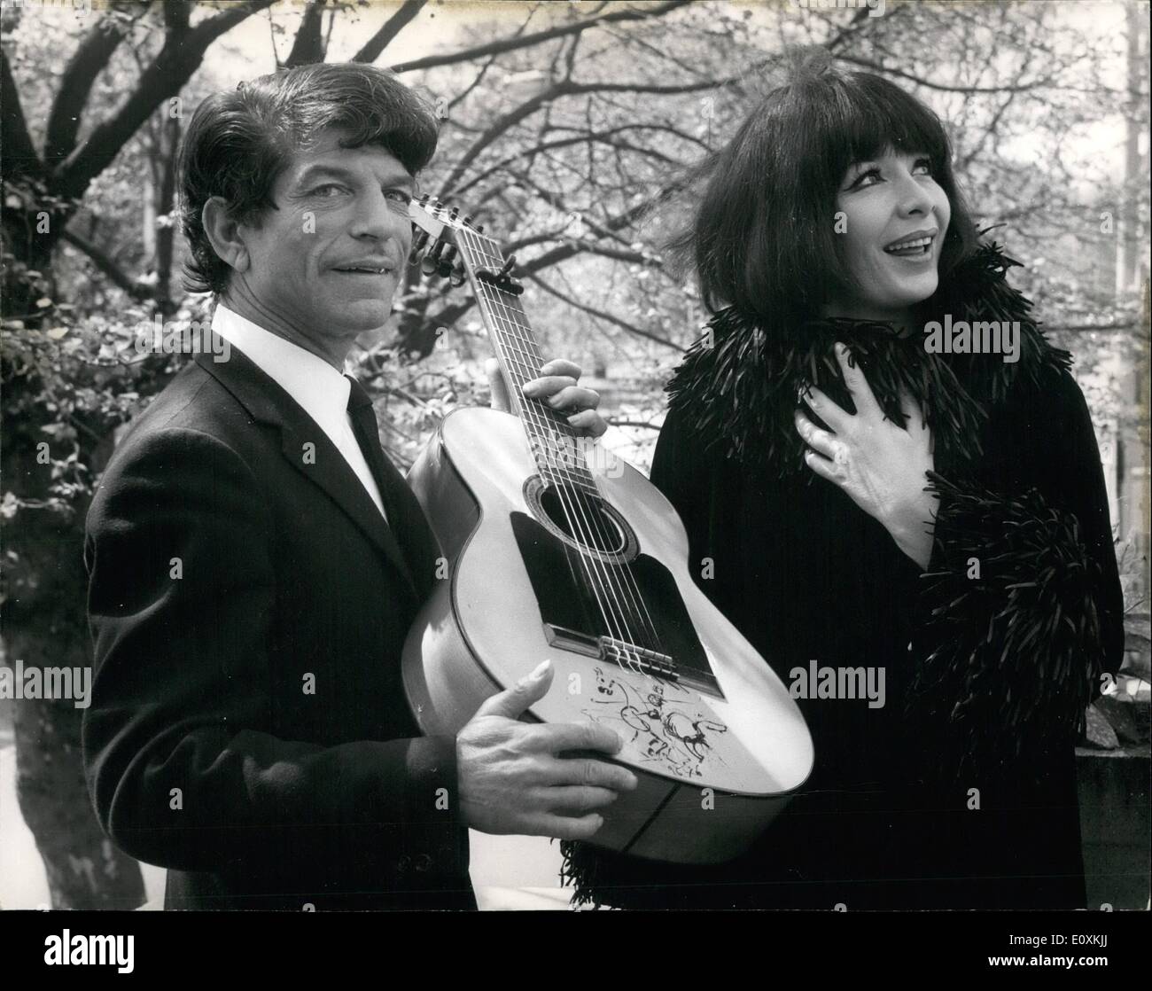 May 05, 1967 - Manitas De Plata in London: Manitas De Plata, held by many to be the world's greatest flamenco guitarist, who gave his first concert in England at the Albert Hall on Saturday, is pictured in London today, showing recording artists Juliette Greco a signed drawing by Picasso on his priceless guitar. Stock Photo