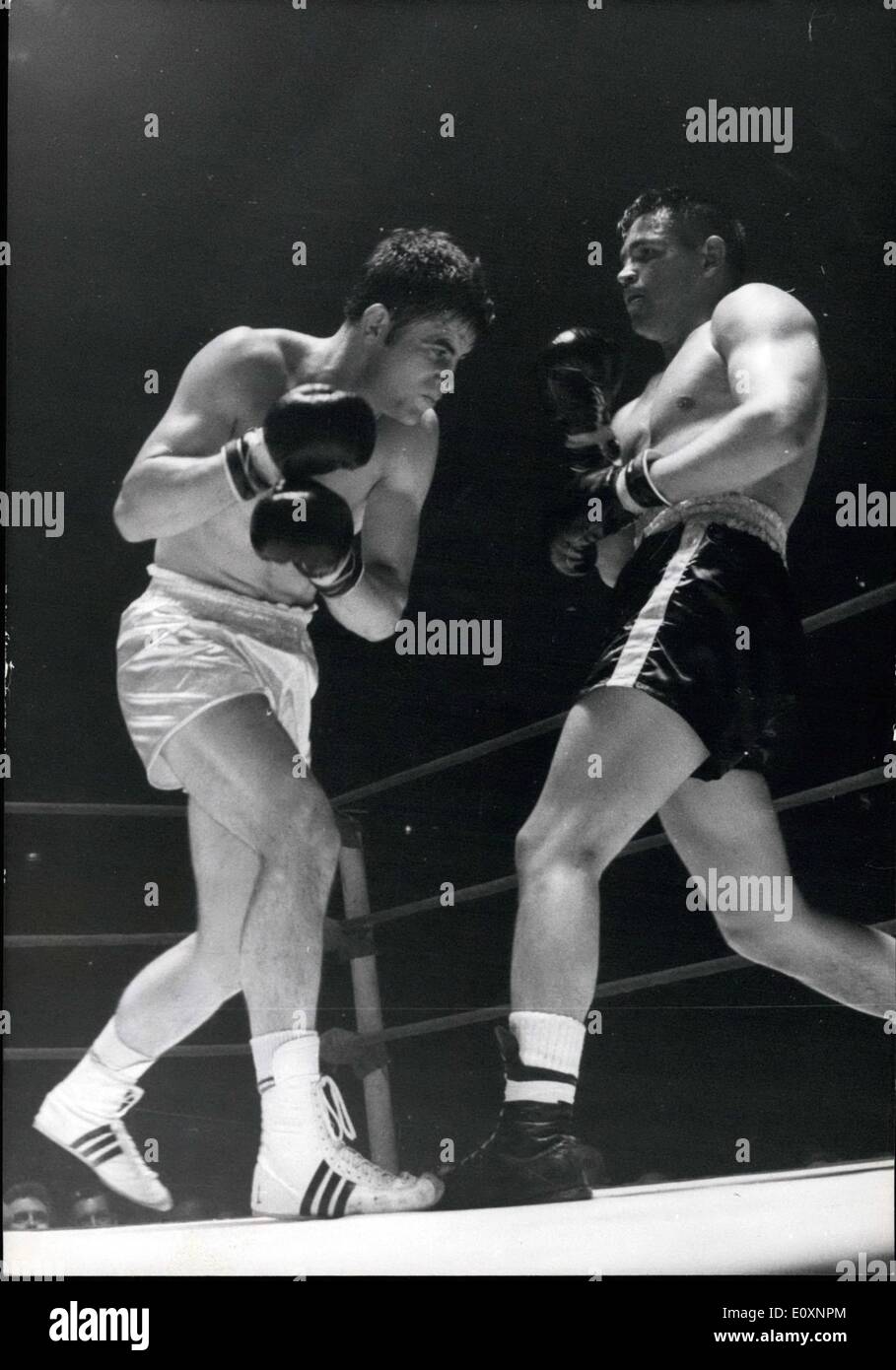 Jul. 07, 1967 Gonzales Ties Up With Hernandez French Boxer Jo
