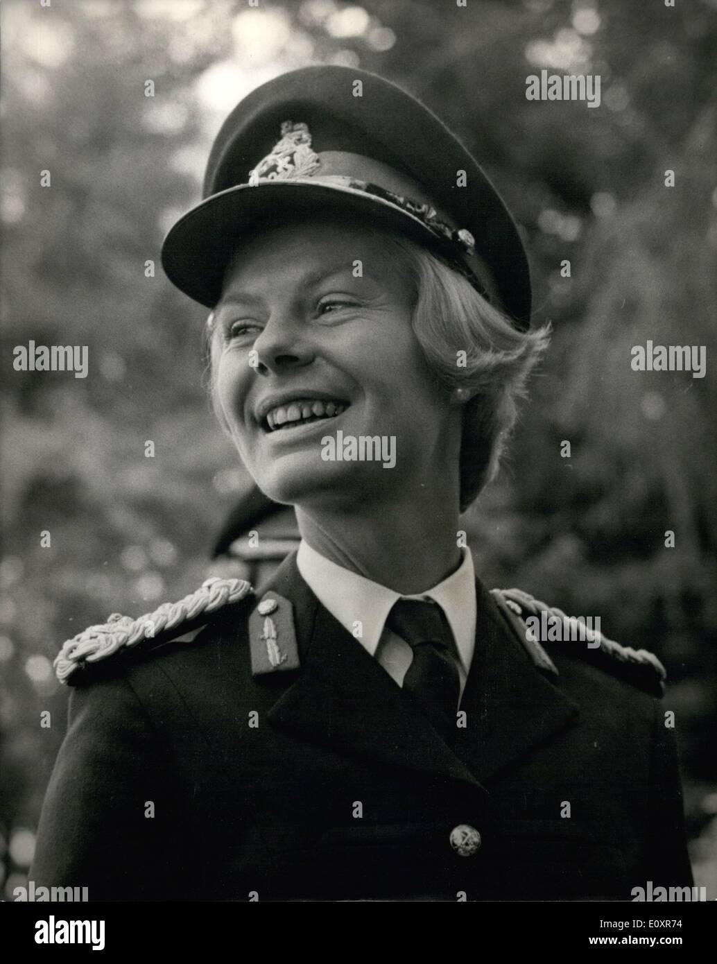 Aug. 08, 1967 - The Duchess Of Kent At Cadet Commissioning Ceremony At The WRAC College - Camberley: The Duchess of Kent ore the dark green uniform of Controller Commandant of the Women's Royal Army Corps for the first time today when she different officiated at the commissioning ceremony of 14 cadets at the WRAC College, Camberley, Surrey. The uniform included the insignia of the rank of Major General, with gold apaulettea, guilt and scarlet sash, and forget patches Stock Photo