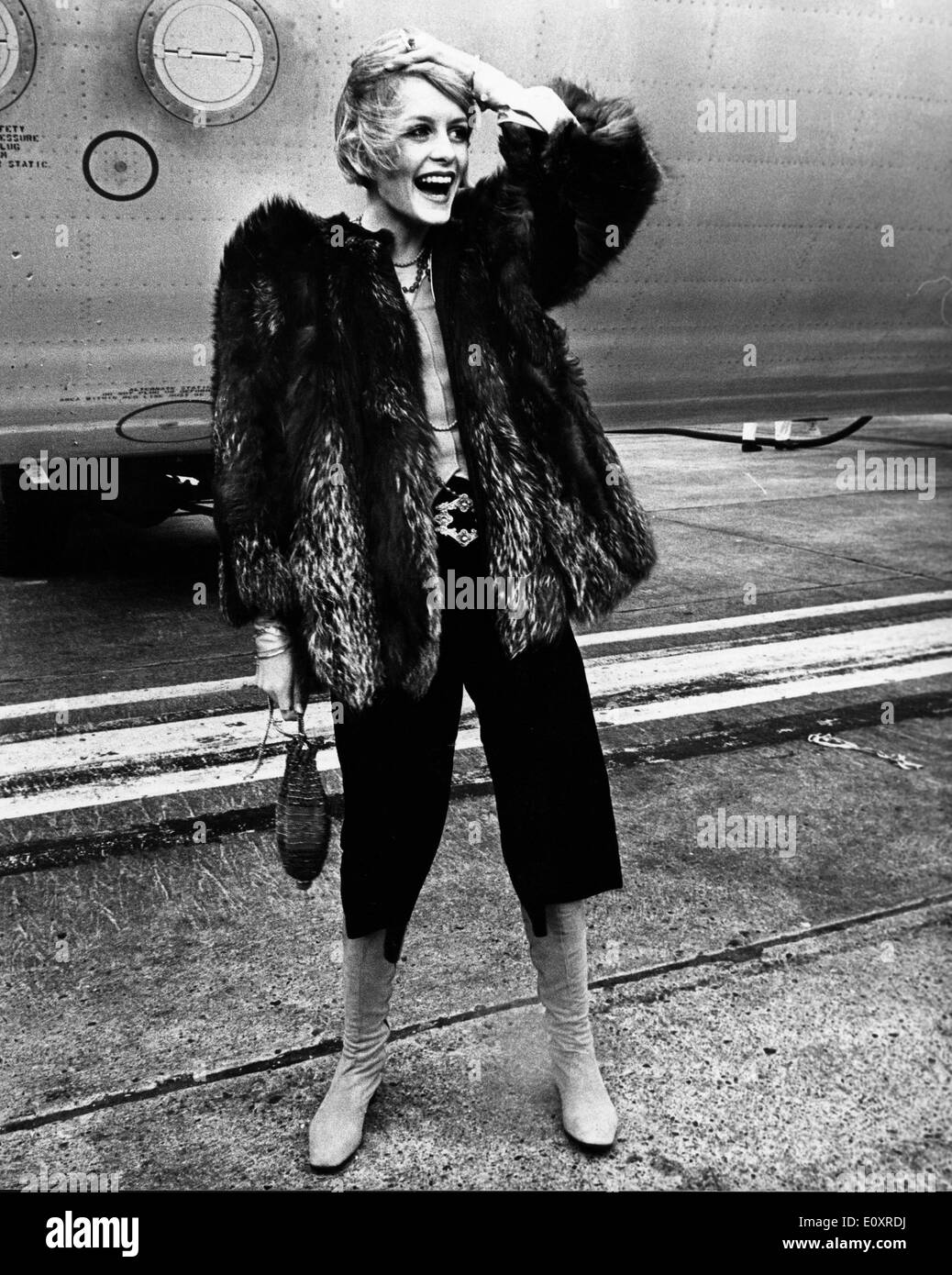 British Model Twiggy arriving in London Stock Photo