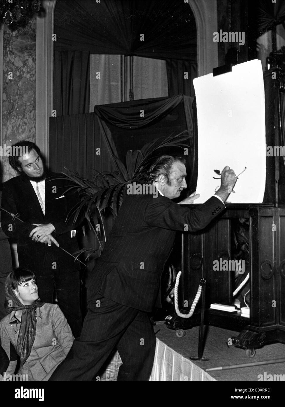 Salvador Dali teaching at the Meurice Hotel Stock Photo