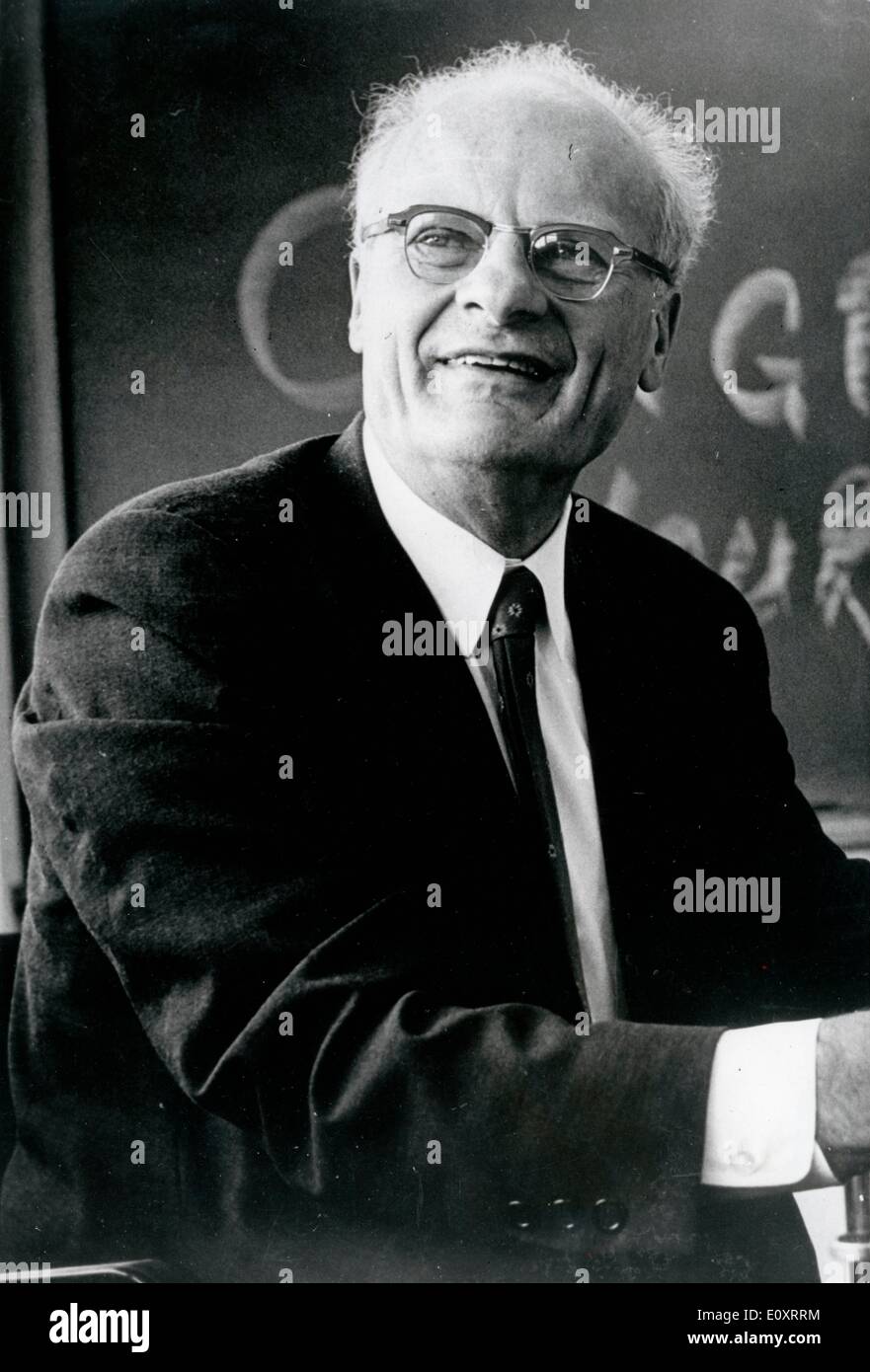 Nobel Prize winner Professor Hans Bethe teaching Stock Photo