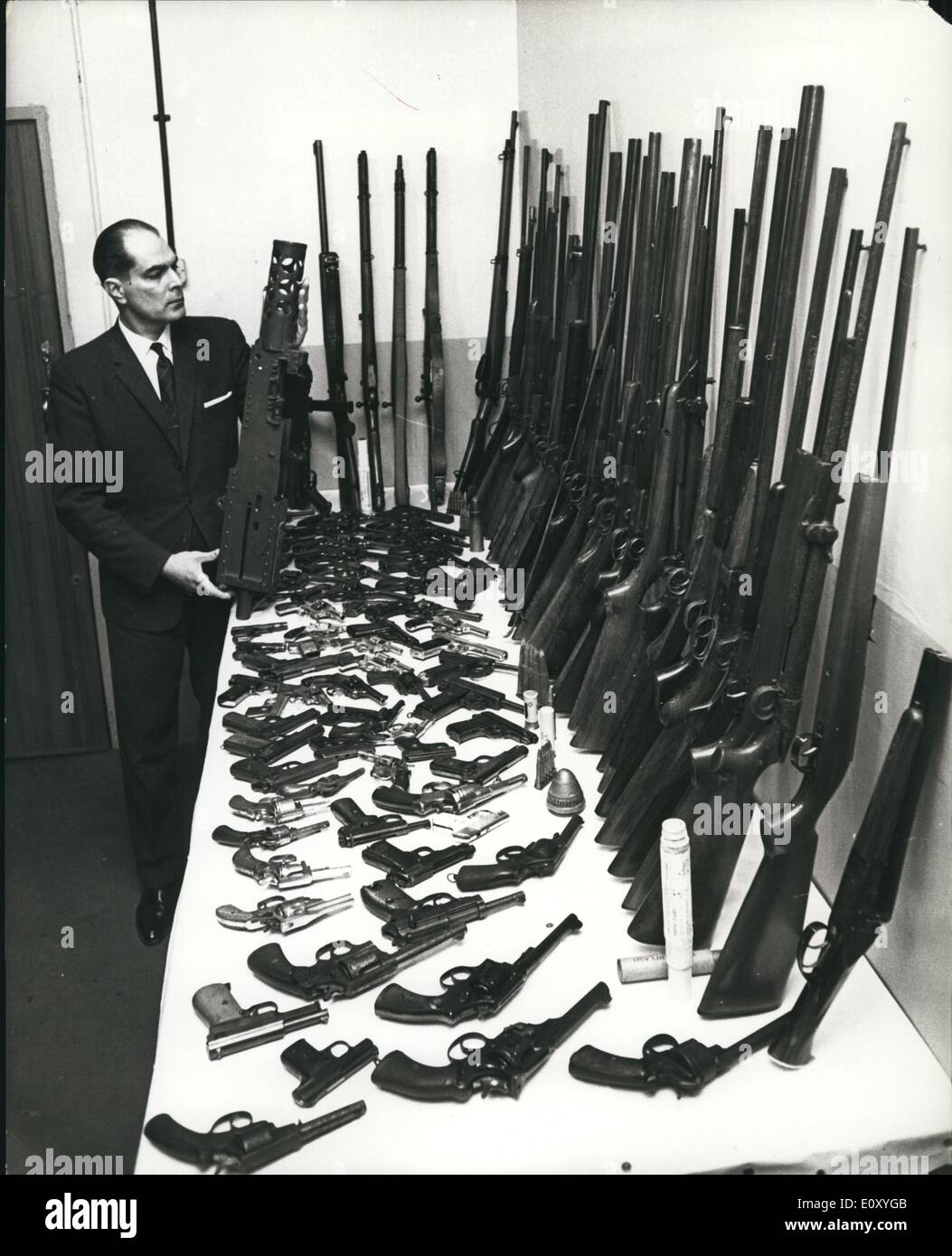 Display of surrendered firearms hires stock photography and images Alamy