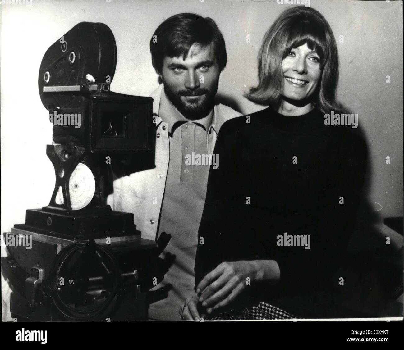 Apr. 04, 1968 - VANESSA REDGRAVE AND ITALIAN ACTOR FRANCO NERO DISCUSS THEIR FILM TO THE PRESS IN ROME. Photo shows British actress Vanessa Redgrave, and Franco Nero, the Italian actor, talking to reporters in Rome about their new film ''A QUIET PLACE IN THE COUNTRY'' in which Vanessa plays the part of the which Vanessa plays the part of a ''pop'' painter. Stock Photo