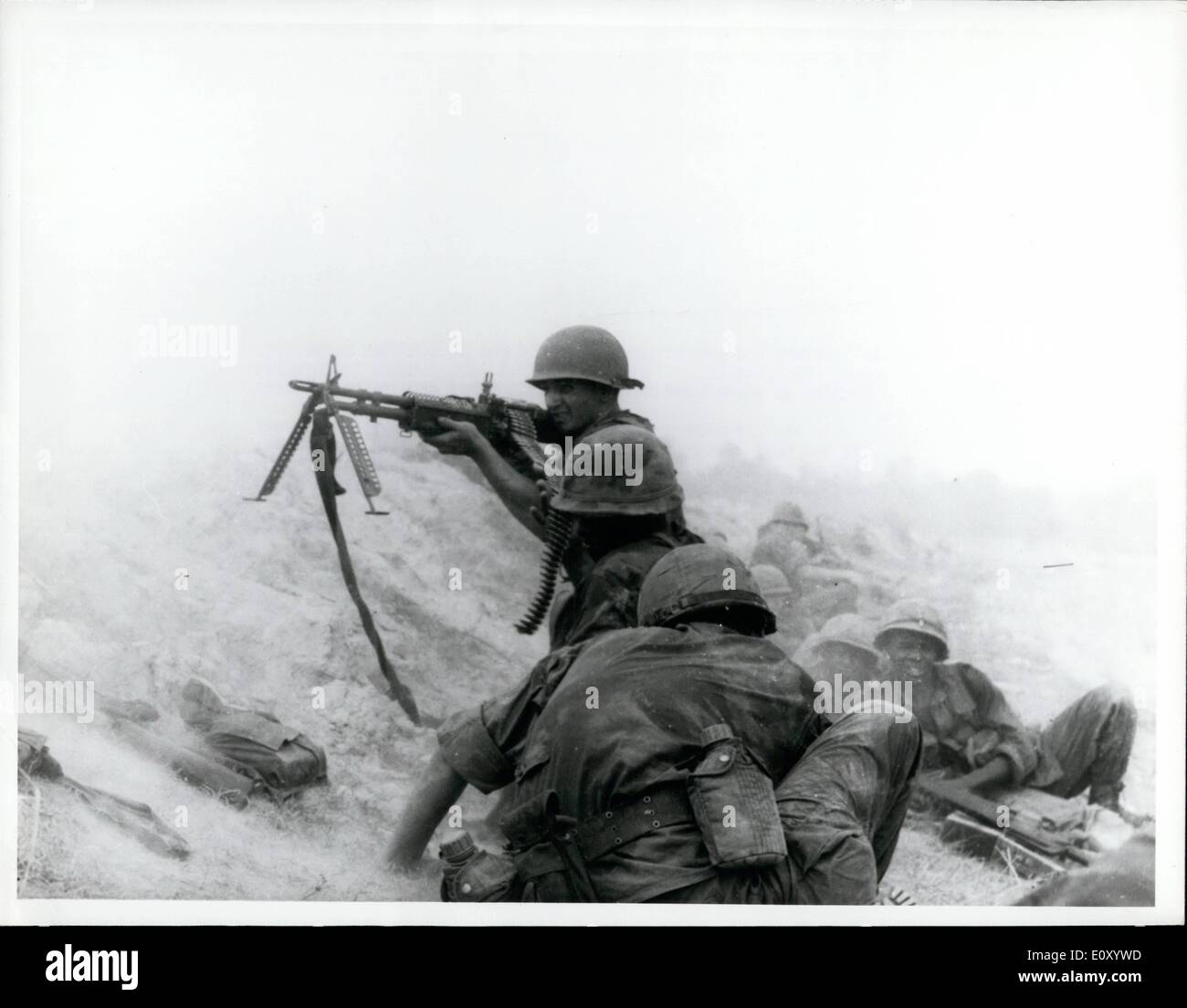 WW2 Picture Photo US Infantry advance under machine gun fire France 1944 0905 
