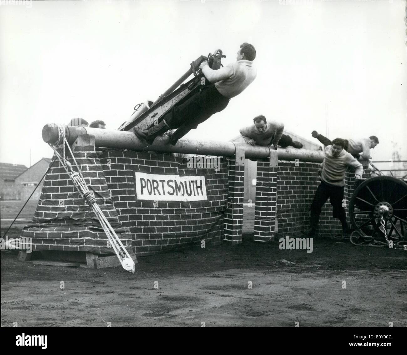 Command Field Gun Training hms excellent hi-res stock photography and images - Alamy
