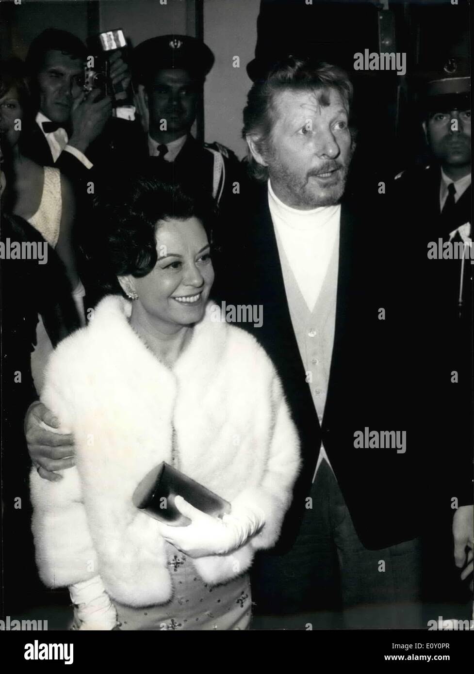 May 05, 1968 - CANNES FILM FESTIVAL - OPS: DANNY KAYE (WHO IS FILMING