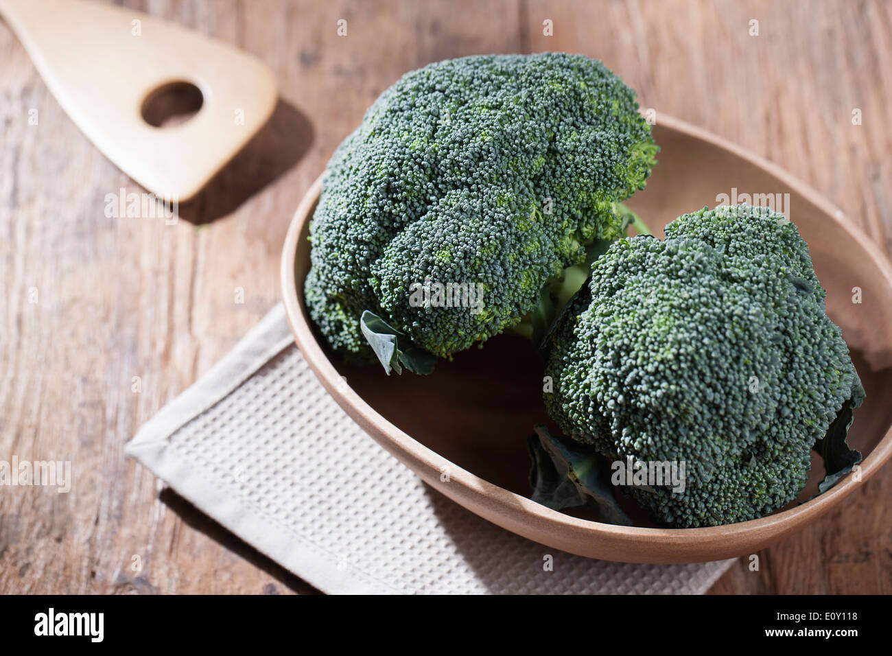 Broccoli Table Broccoli wooden table hi-res stock photography and images - Alamy