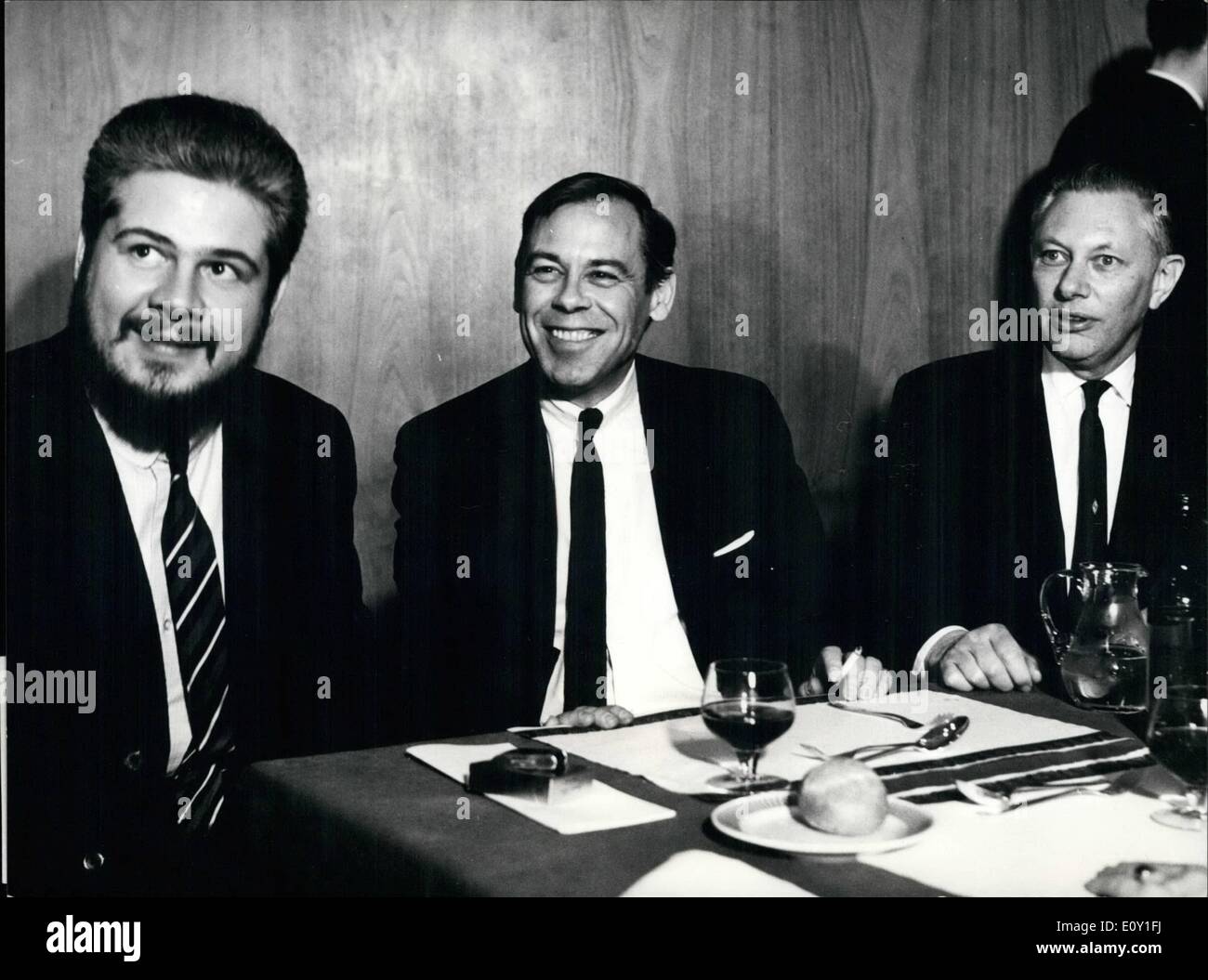 Mar. 03, 1968 - Discussing the film ''In the Heat of the Night'': At Zurich the new American film ''In the heat of the night'' had it's premiere in Switzerland. In the form of a Crime Story this film exp[poses the Problem of White and black people in the USA.Picture Shows from left to right actor Bill Ramsey, Swiss raio commenter Dr. Gautschy and John Ball, the author of the Story. Stock Photo