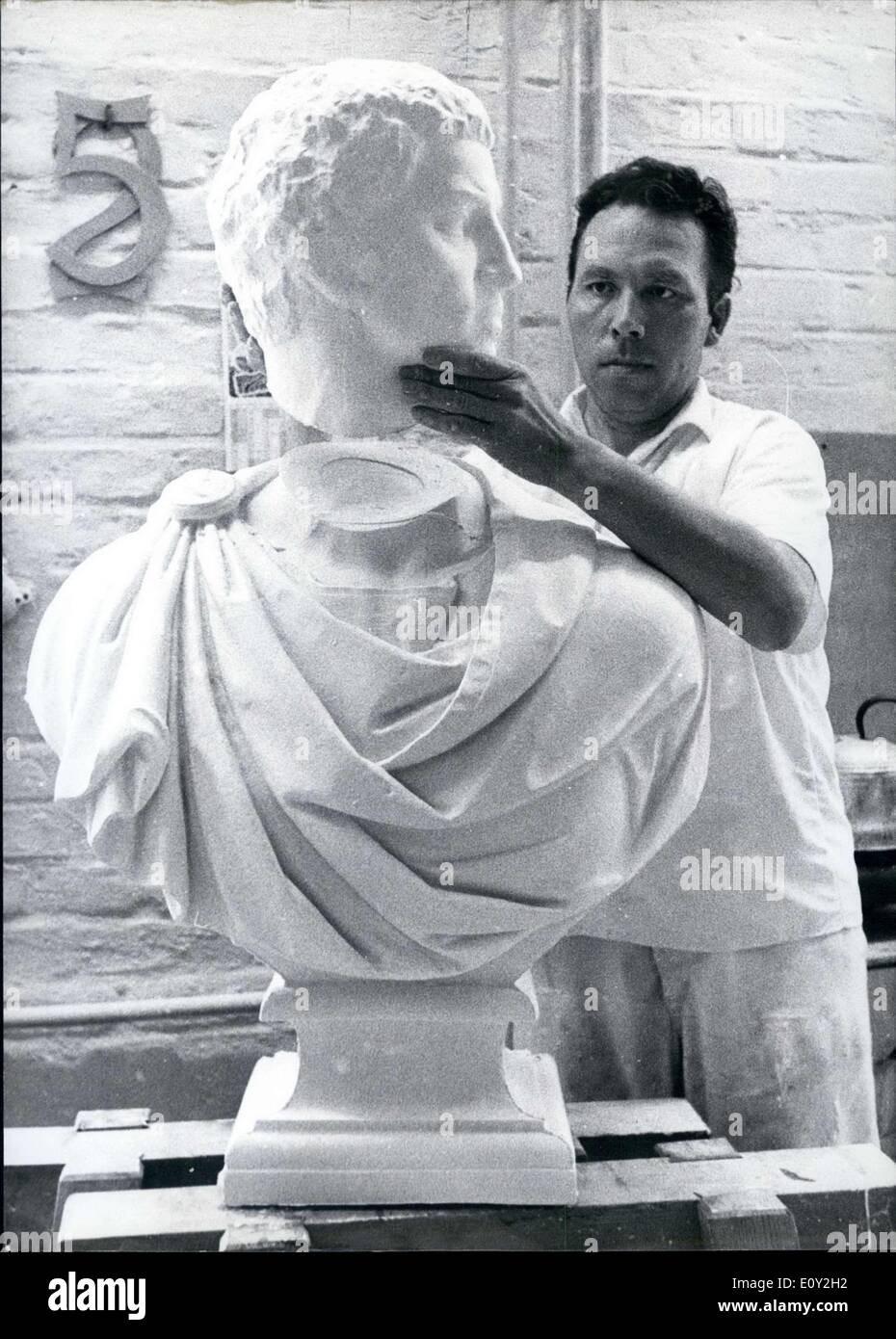 Brutus hi-res stock photography and images - Alamy