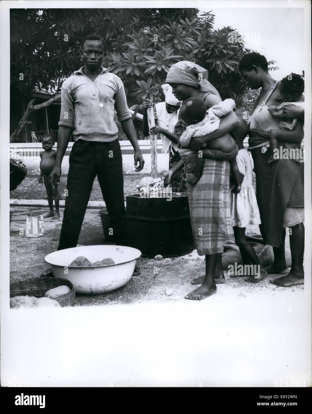 Sep. 09, 1968 - Biafra Areas taken by the Nigerian Federal troops - Enugu - Refugees at the Enugu Refugee Camp collecting their Stock Photo