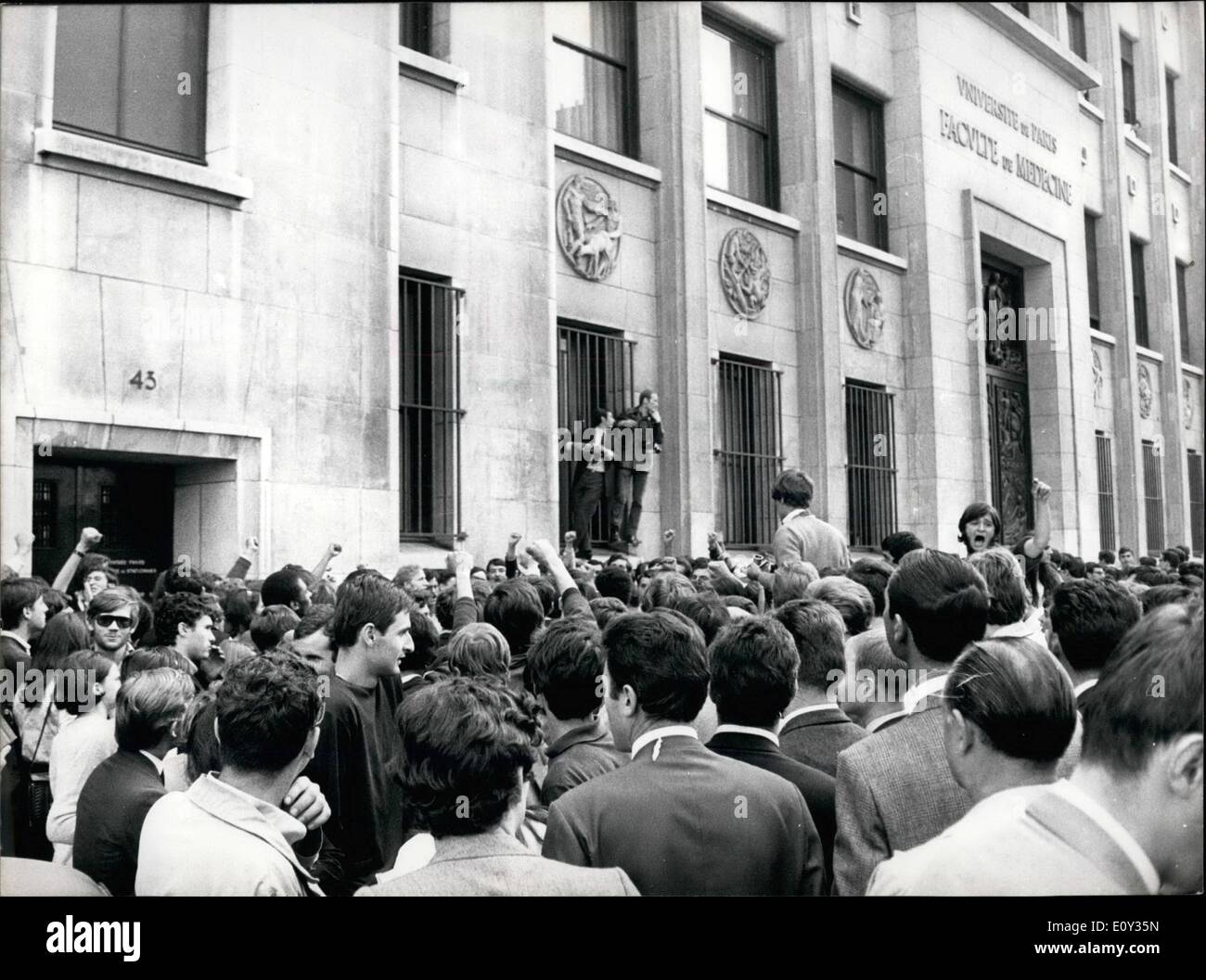 Sep. 09, 1968 Paris Medical Students ''Yes'' or ''No'' To Exams
