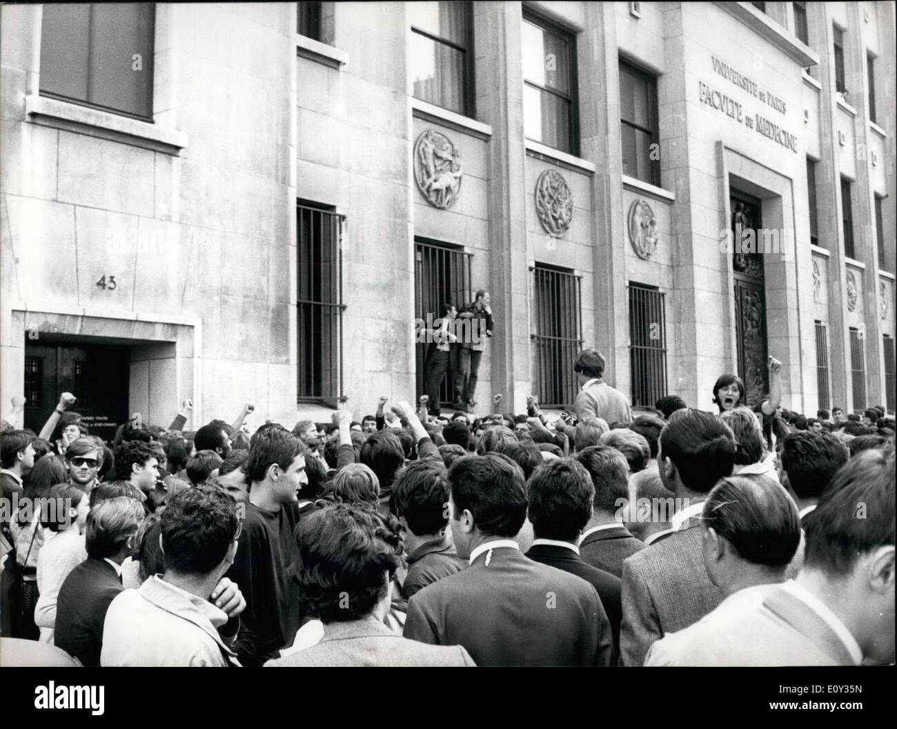 Sep. 09, 1968 - Paris Medical Students: ''Yes'' or ''No'' To Exams Paris medical students called to pass their admission exams were divided in two groups: for and against the exams. The majority of the students are reported to have complied with the regulations. OPS: A scene before the Paris Medical School with a group of rebel students voting against the exams. Stock Photo