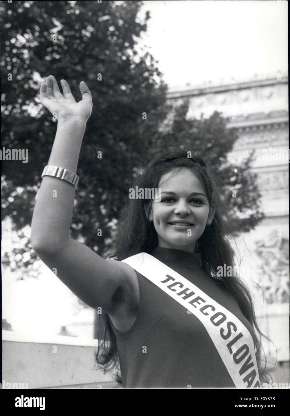 Sep 12 1968 Miss Czechoslovakia Winner Alzbeta Strkulova Waving Stock Photo Alamy