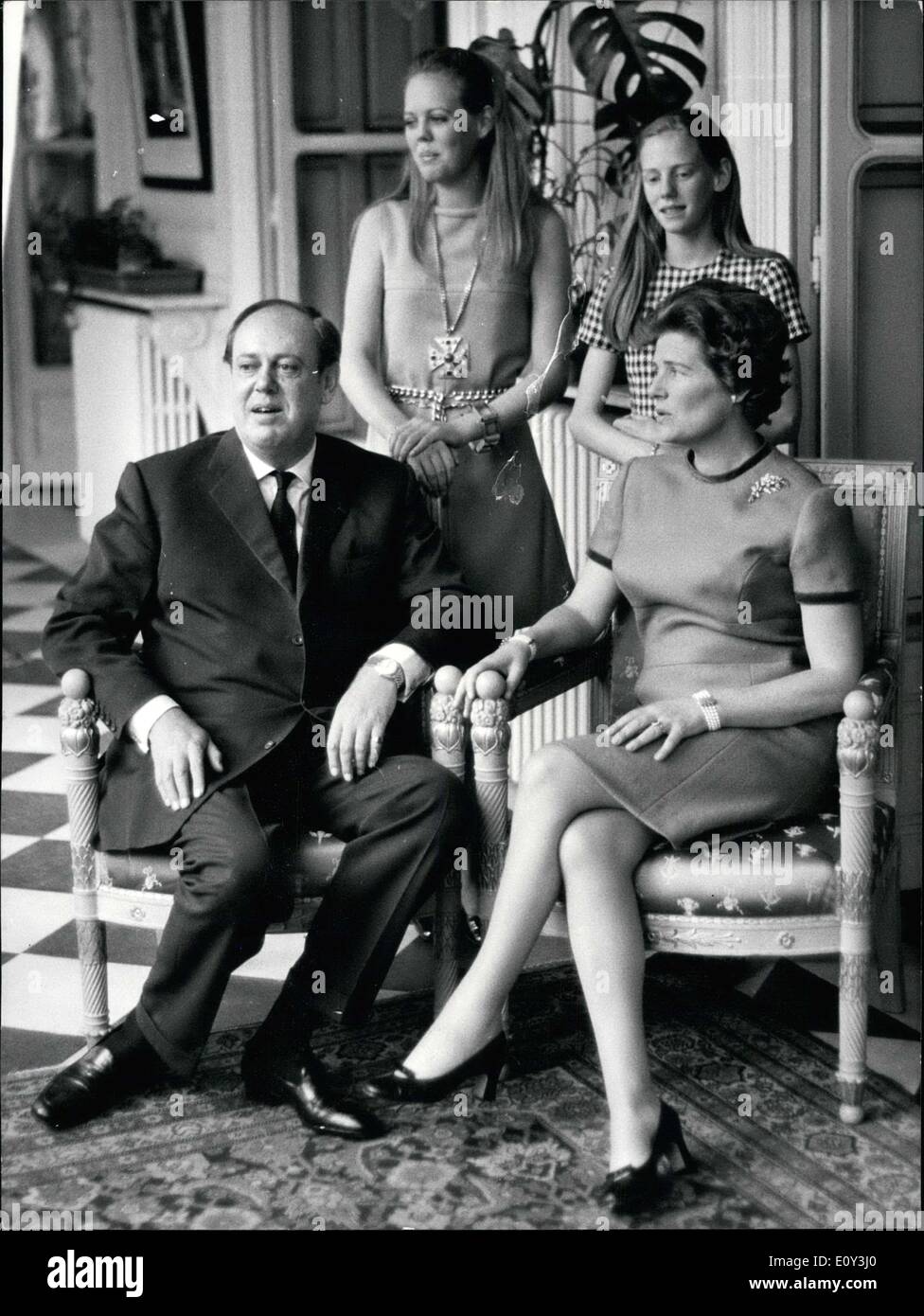 Sep. 22, 1968 - Sir Christopher Soames, after having presented General de Gaulle with his credentials on Saturday, poses for a picture with his family at the British Embassy. At his side, his wife Mary (daughter of Winston Churchill) and his two daughters, Emma and Charlotte. Stock Photo