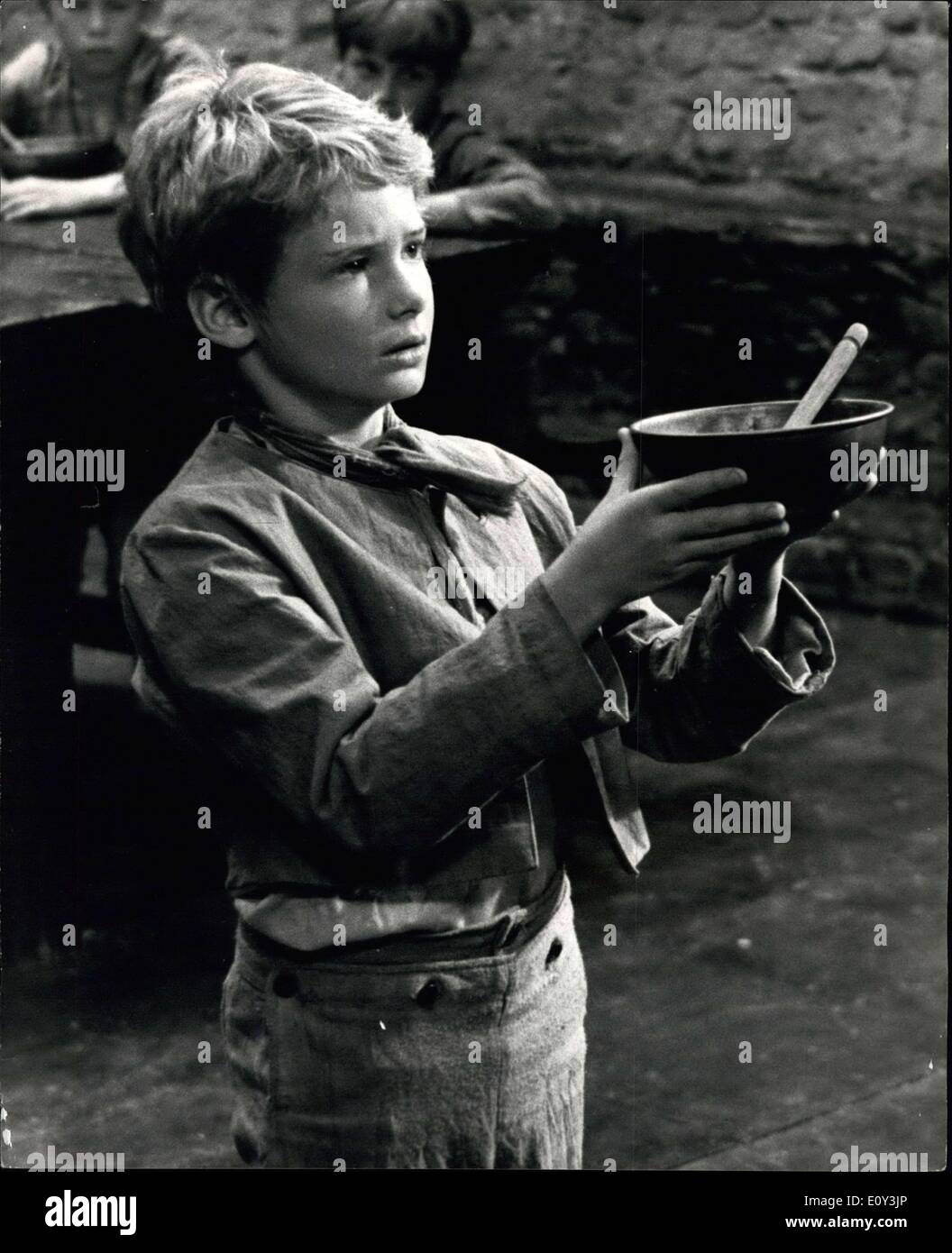 Oliver 1968 mark lester hi-res stock photography and images - Alamy
