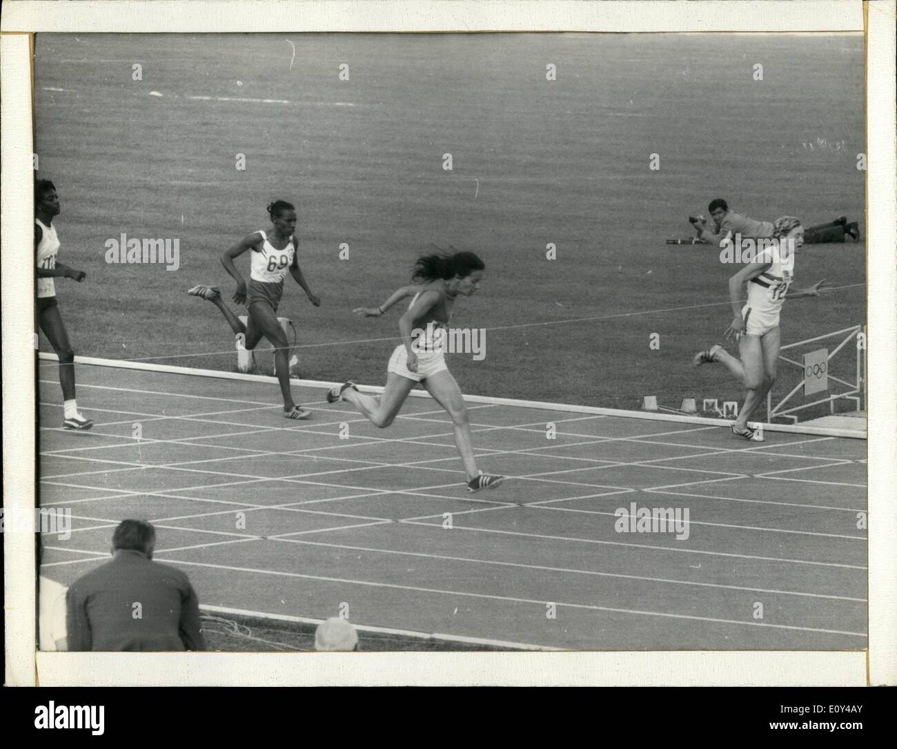 Medal rostrum hi-res stock photography and images - Alamy