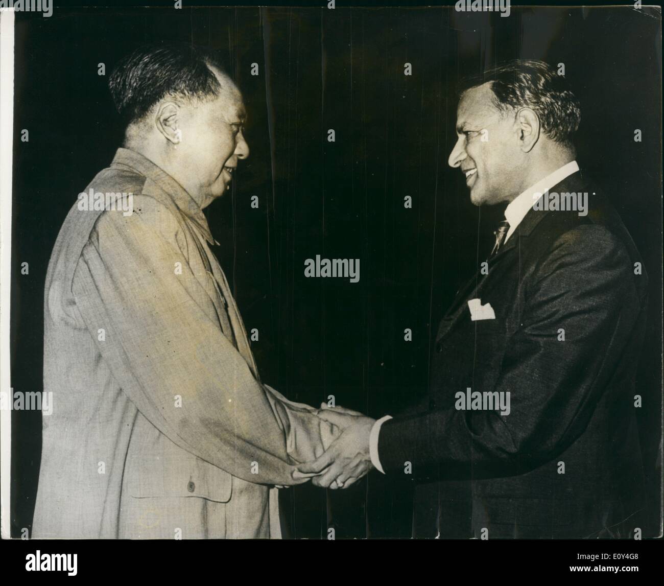 Aug. 08, 1968 - Chairman Mao receives Pakistan Foreign Minister: Chinese leader Chairman Mao is seen cordially greeting the Pakistan Foreign Minister Arshad Hussain. Stock Photo