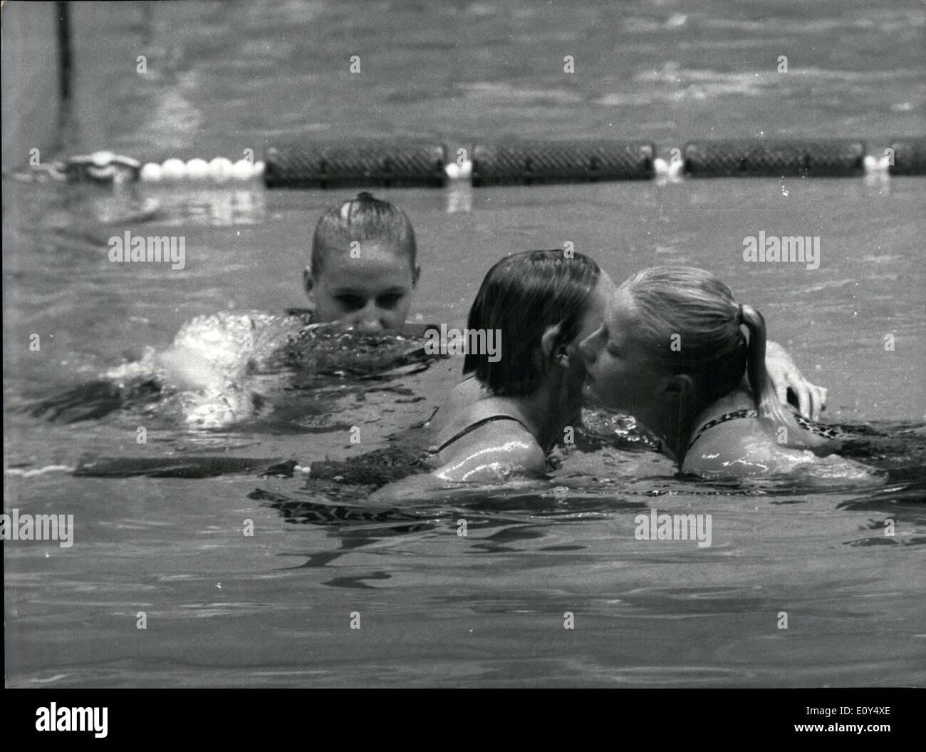 200 meter breaststroke hi-res stock photography and images - Alamy