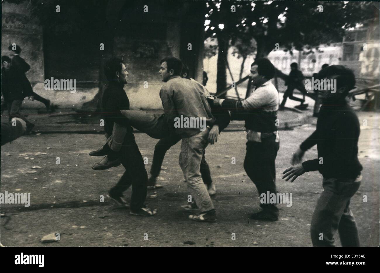 Nov. 11, 1968 - Students pick up their comrades. Students revolt in Montevideo Uruguay. ne Z Stock Photo