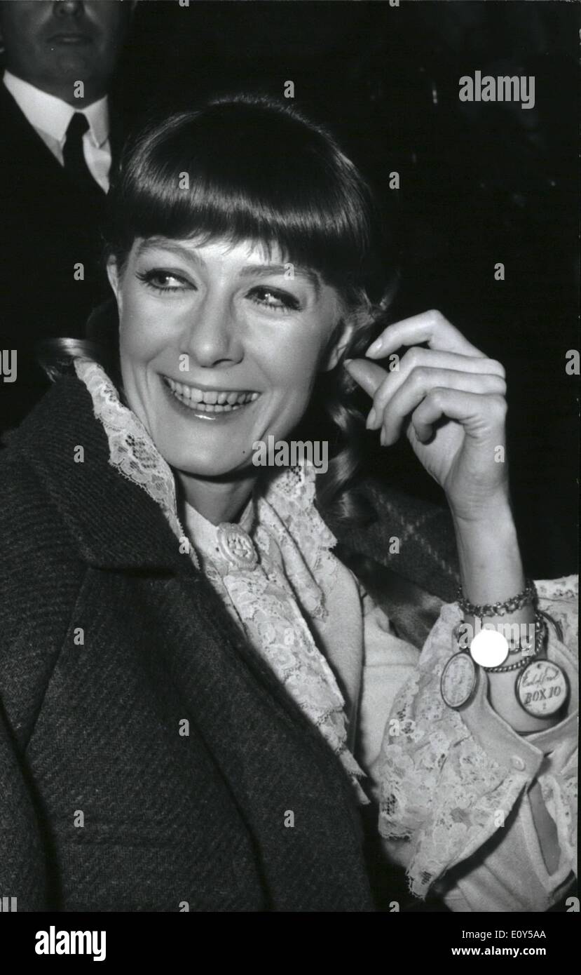 Nov. 11, 1968 - Famous British actress Vanessa Redgrave is attending in Rome at the first of her latest film ''A quiet country place'' in which she worked costarring with Italian actors Franco Nero. She was welcomed by the persons who attended at the first performance. Stock Photo