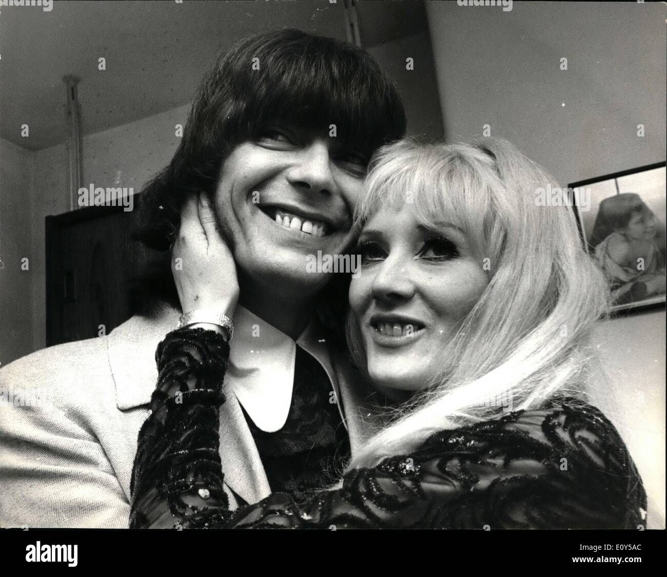 Nov. 11, 1968 - Singers Janie Jones and John Christian Dee wed. : Blonde cabaret star Janie Jones today married singer/composer Stock Photo