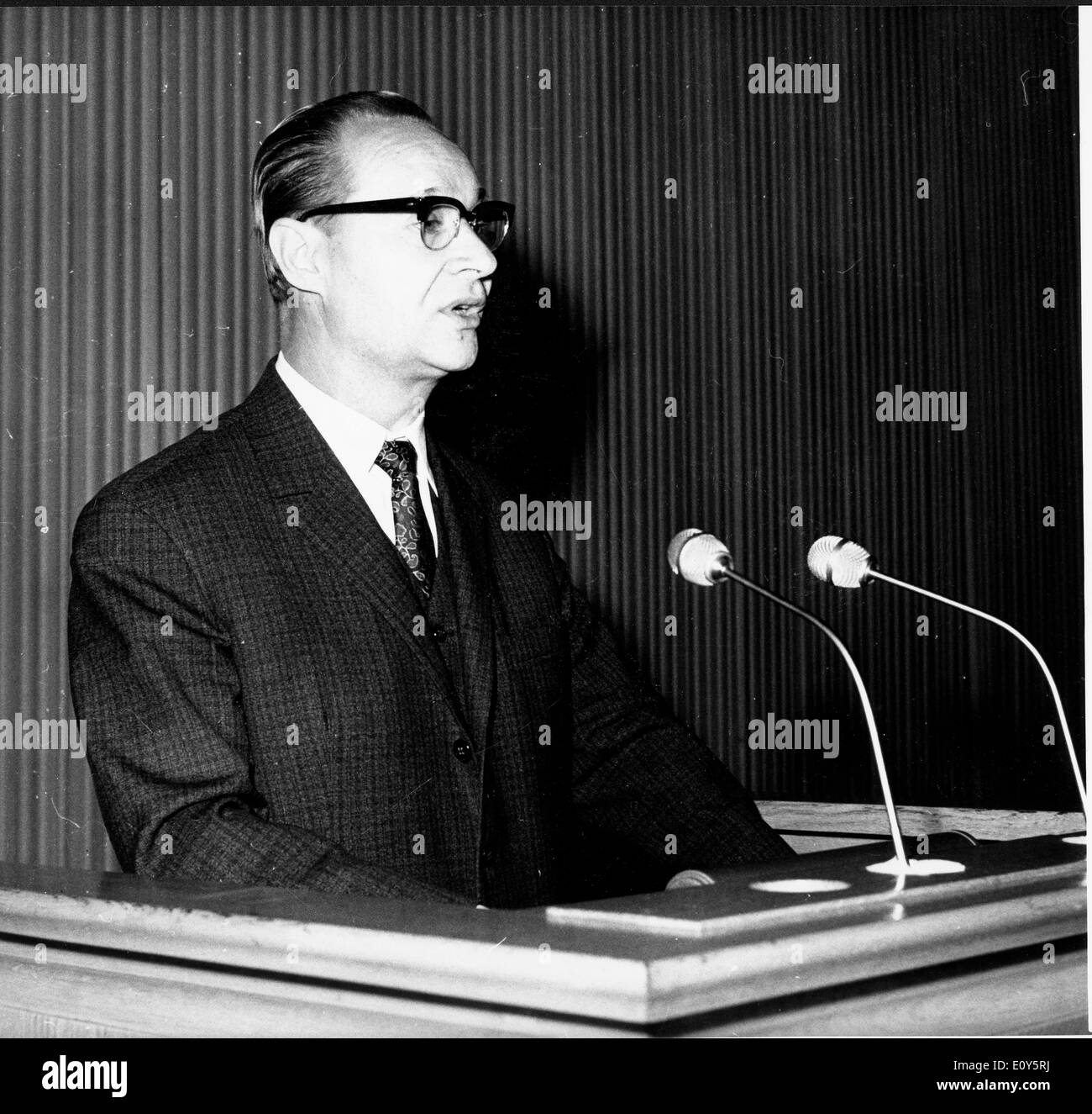 Slovak politician Alexander Dubcek speaks at conference Stock Photo - Alamy 