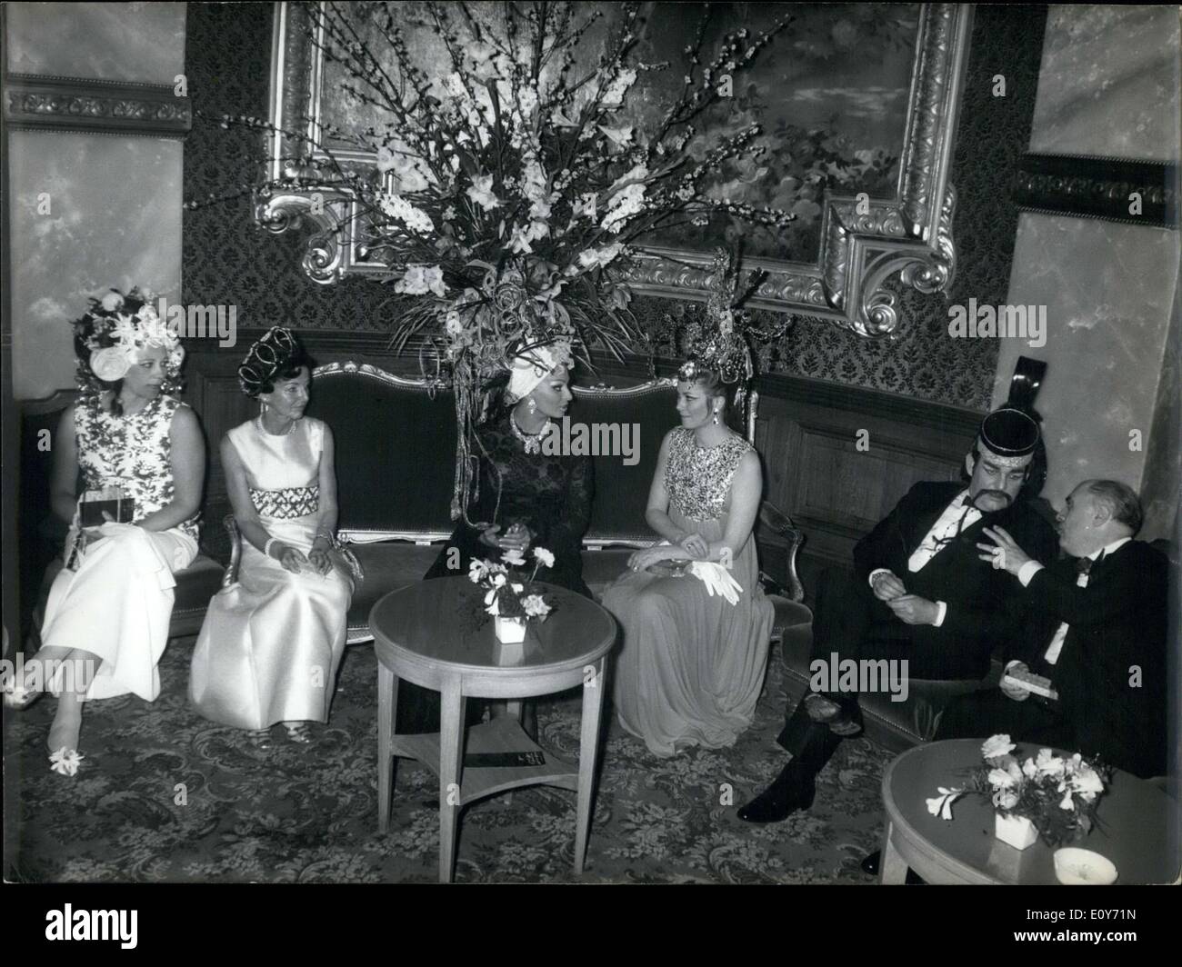 Mar. 16, 1969 - Sophia Loren and Princess Grace at the Head Ball in Monte Carlo Stock Photo