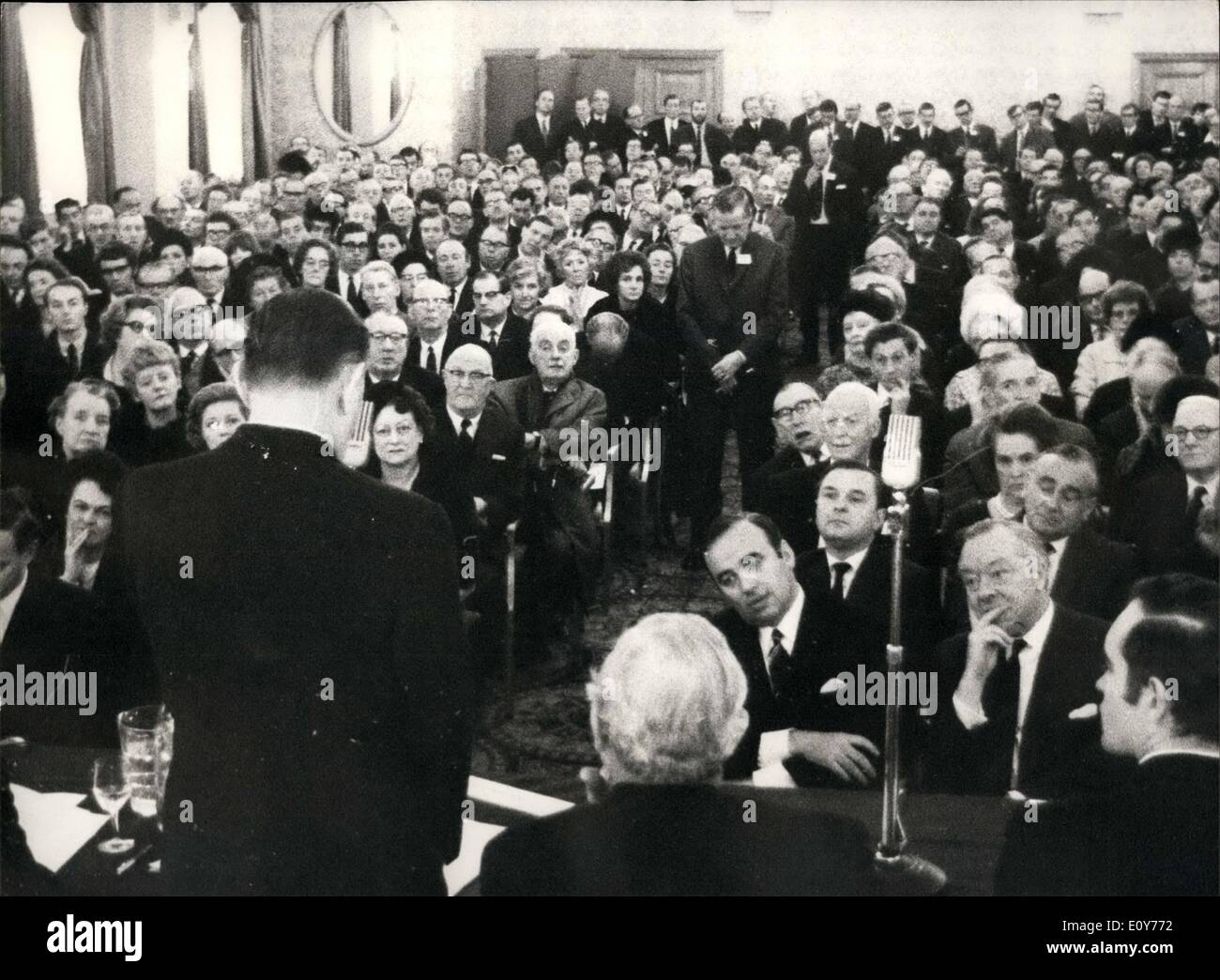 Jan. 01, 1969 - News of the World takeover bid shareholders meeting: Mr. Robert Maxwell (Pergamon Press) and Mr. Rupert Murdoch Stock Photo