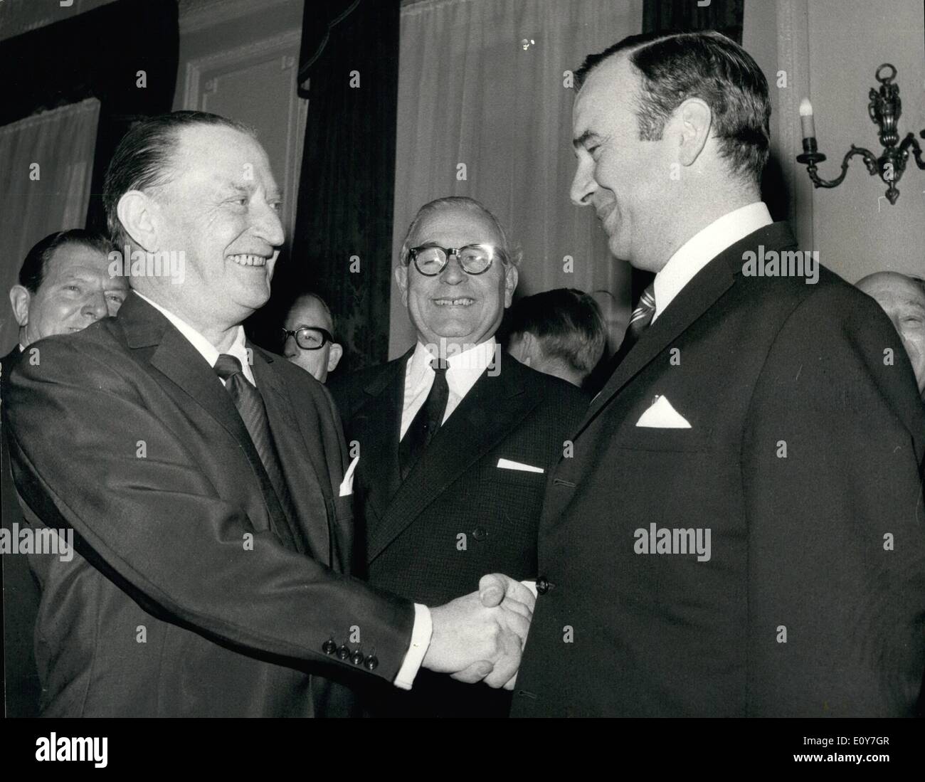Jan. 01, 1969 - News of the World Takeover BID Shareholders meeting: Mr. Robert Maxwell (Pergamon Press) and Mr. Rupert Murdoch Stock Photo