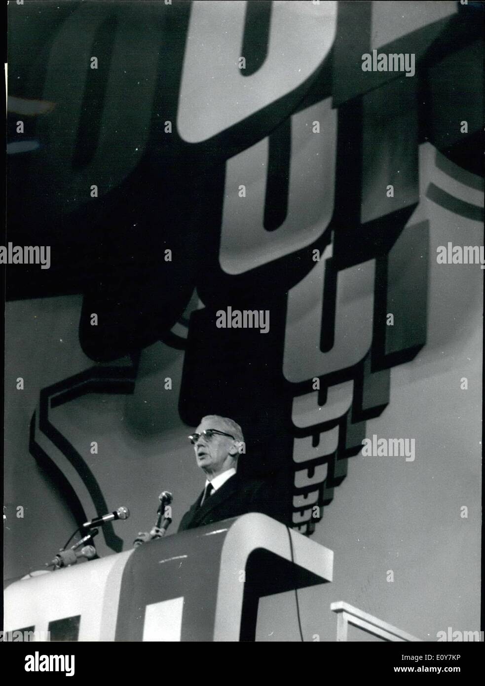 Apr. 04, 1969 - Referendum ''Yes'' meeting: A mass meeting organised by Gaullist supporters was held at the Palais Des sports, Paris, last night. Photo Shows Prime minister Couve De Mourville addressing the meeting from a Rostrum placed under a Canopy of ''Oui' Stock Photo