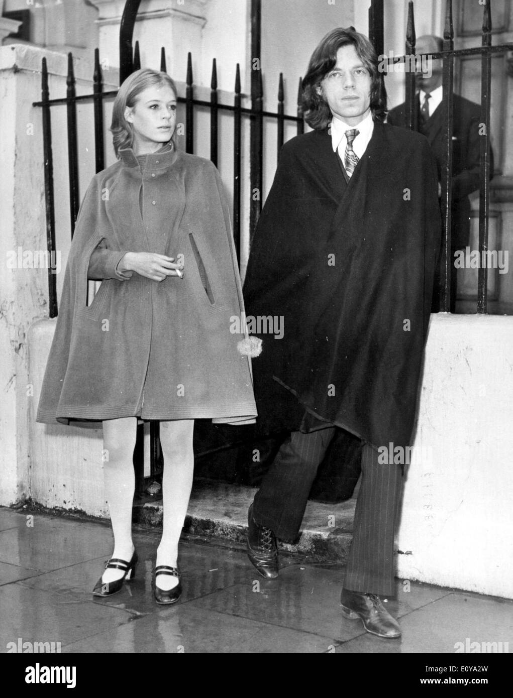 Mick Jagger and Marianne Faithfull leave courthouse Stock Photo