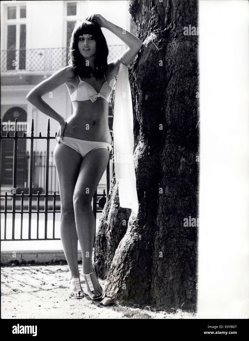 Oct. 06, 1969 - A Picture of a Sergeant Major - New Style: Passers-by in London's Barkley Square had plenty to look at yesterday when Israeli models were showing off outfits which will to seen during Israeli fashion week, whichbegins today at the Mayfair Motel. But what the people did not know that bikini was actually a sergeant-major in the Israeli Arny. Photo shows Away from the parade ground - lovely military model, Liora poses in a bikini in London's Berkeley Square yesterday Stock Photo