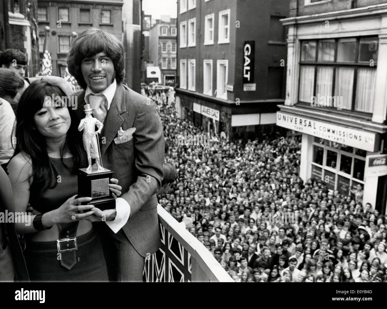 The Bee Gees Barry Gibb with Tsai Chin Stock Photo