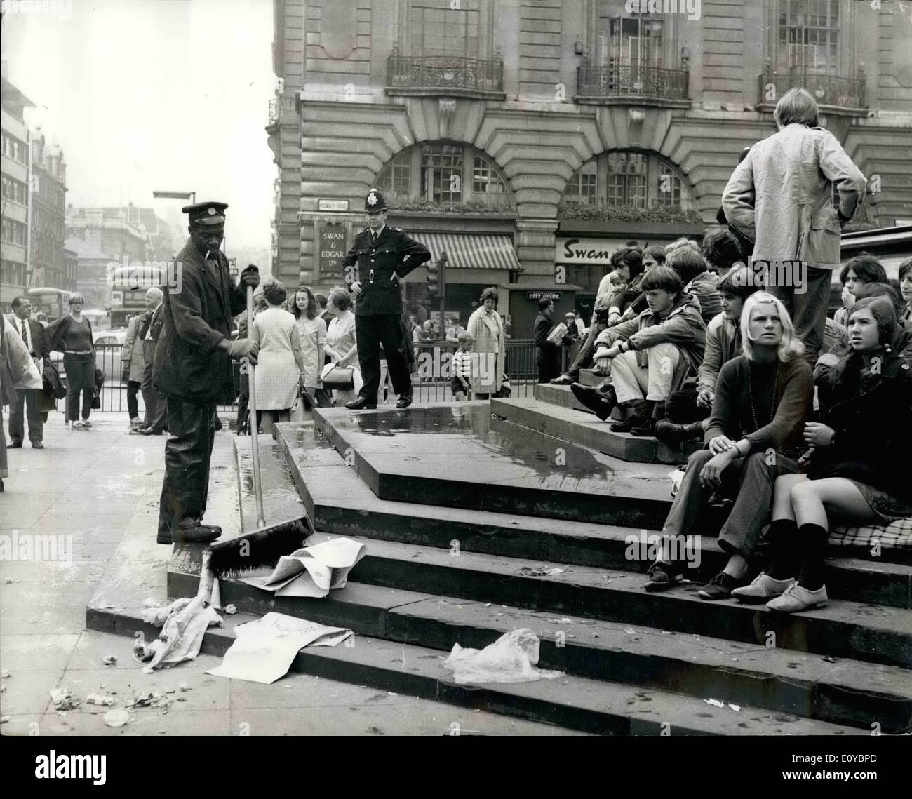 Aug. 08, 1969 - IS LONDON BECOMING SHAMEFUL? Piccadilly, Green Park, Leceister Square - places for London to be proud of, For those are the places that have been virtually taken over by crowds of hippies, beatniks and dropouts. Day and night they are to be found littering ''Eros Island'' - the area surrounding the Eros Statue, London's most famous landmark, at Piccadilly Circus Stock Photo