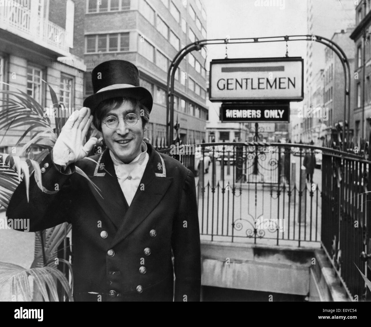 John lennon 1969 hires stock photography and images Alamy