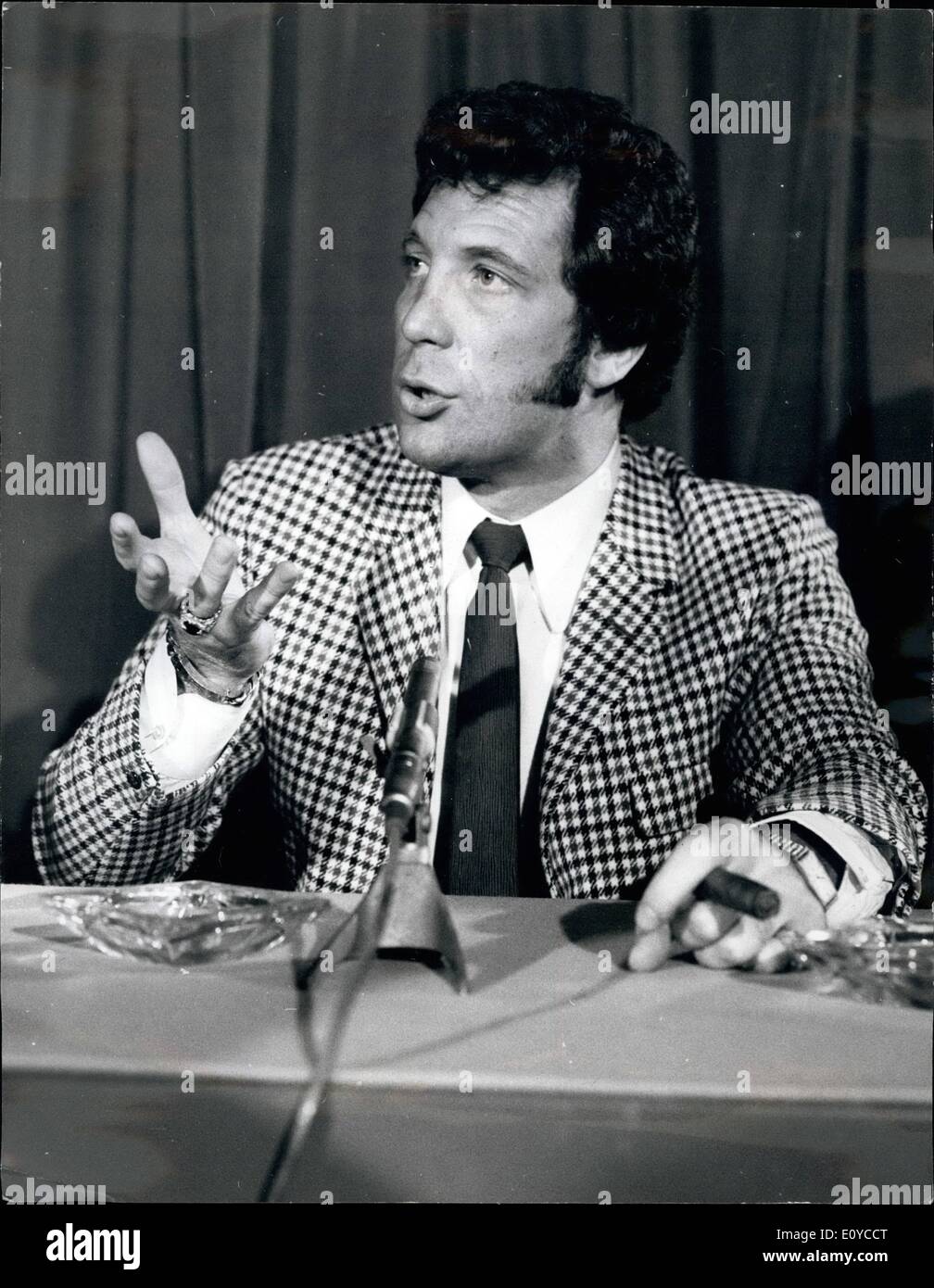 Nov. 11, 1969 - Next Sunday, November 23rd, sees the return to British television of the sensational sin r TOM JONES. Back in Britain aftaf a phenomen months U.S. cabaret tour, Tom has just started work again on hie esoond international series colour television shows at ATVs Blstree Studios, Work on the Twenty, one hour speotaoulare takes Tom into March 1970. He then returns to America to undertake further commitment.. The first show of the new series starting on Sunday is one of six glows reloded in Hollywood during Tomas visit. It guest stares savay Davis Jr, and Jo Anne Worley, Stock Photo