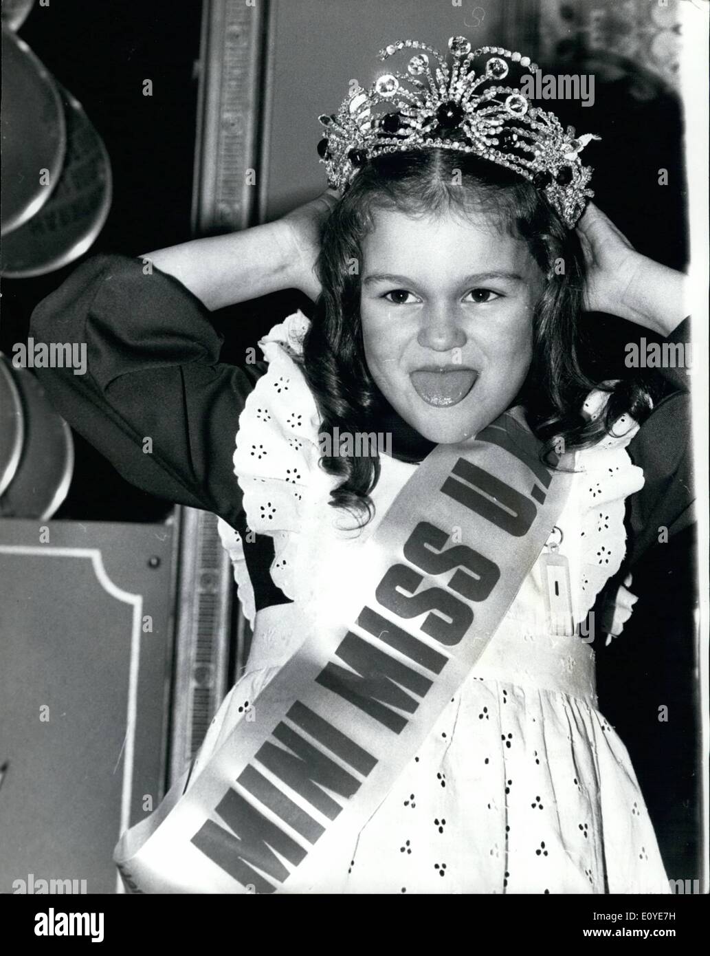 Jan 01 1970 Cheeky Mini Queen Its Not Quite The Pose One Would
