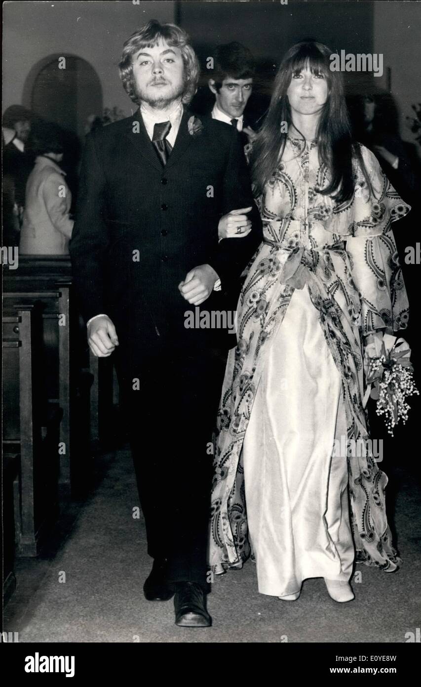 Jan. 01, 1970 - Cathy McGowan weds actor: Cathy McGowan, TV's former Ready, Steady, Go girl and one time Queen of the Mods, was Stock Photo