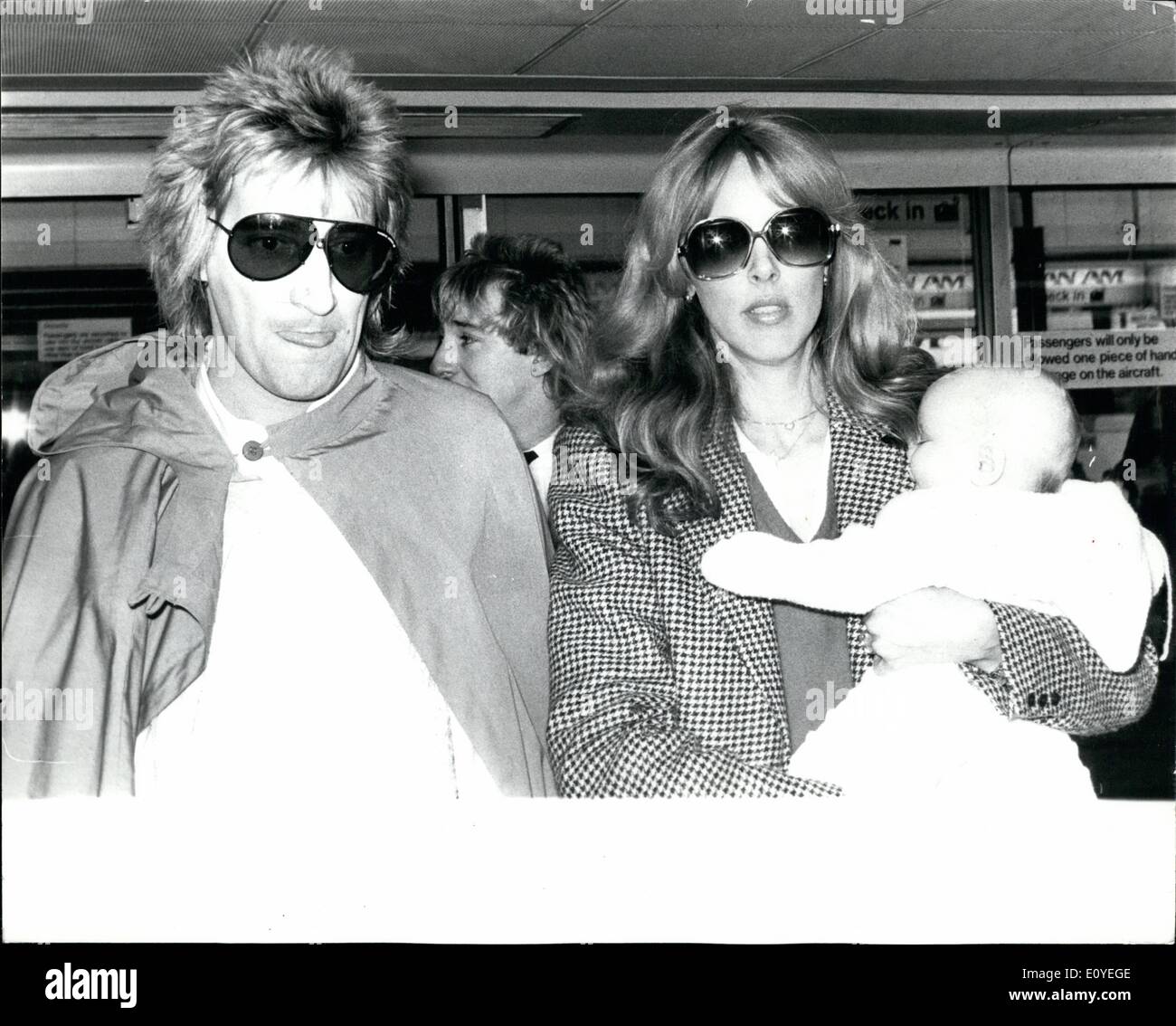 Jan. 01, 1970 - Rod Stewart And Family At Heathrow: Superstar Rod Stewart with his wife Alana holding baby daughter Kim as they Stock Photo