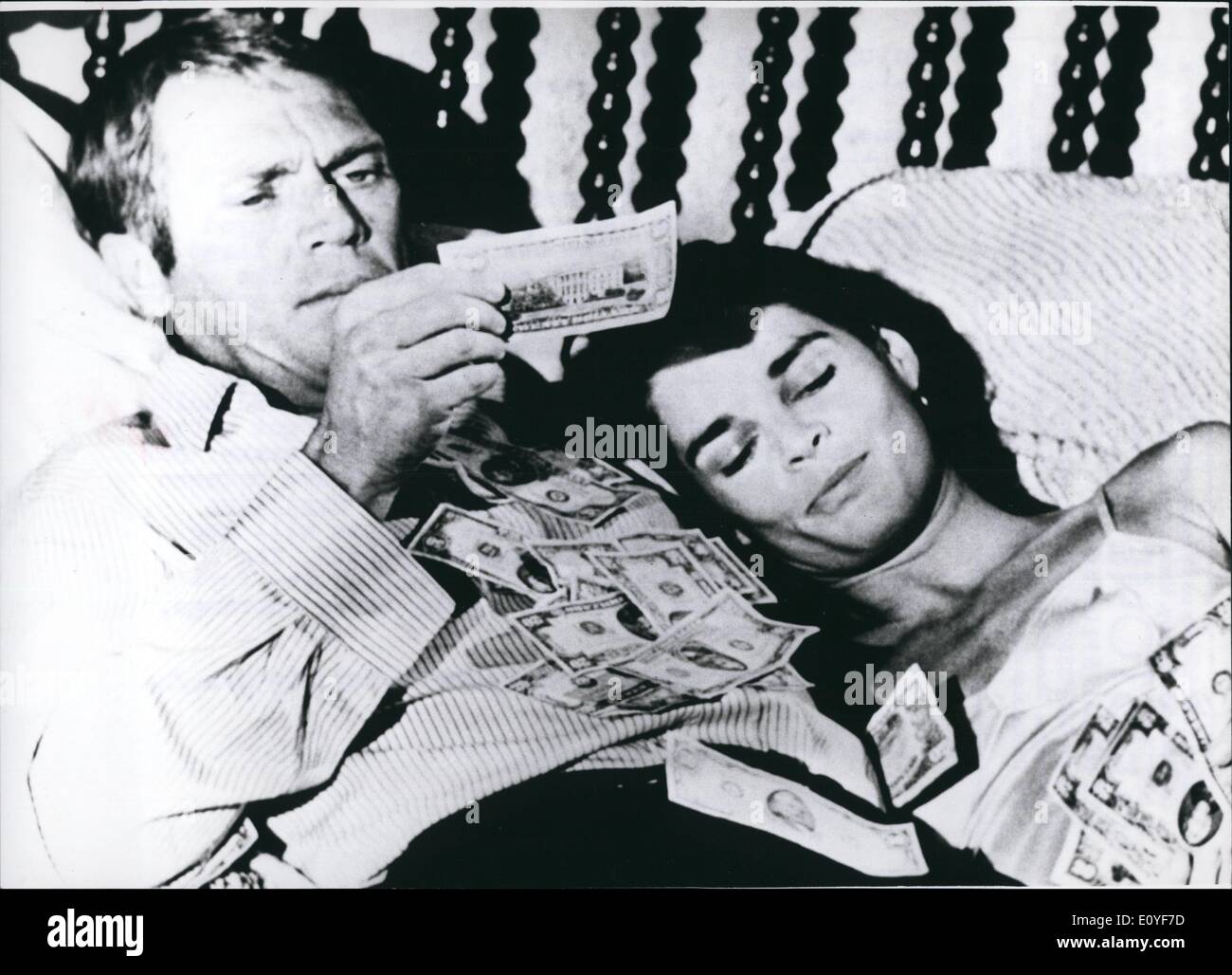 Jan. 1, 1970 - Divorce Steve McQueen/Ali MacGraw: Money: for Steve McQueen and Ali MacGraw figures large in the film ''Getaway'', where they played a gangster-couple. Also now money figures large for them, when they will seek a divorce. The separation after a marriage of four years and after a long crisis seems to be settled, but Hollywood has a new problem: Will this be the most expensive divorce in the history of the film metropolis? The ''record'' holds till now Dean Martin's wife Jeanne, who got after the divorce from her husband 20 million marks Stock Photo