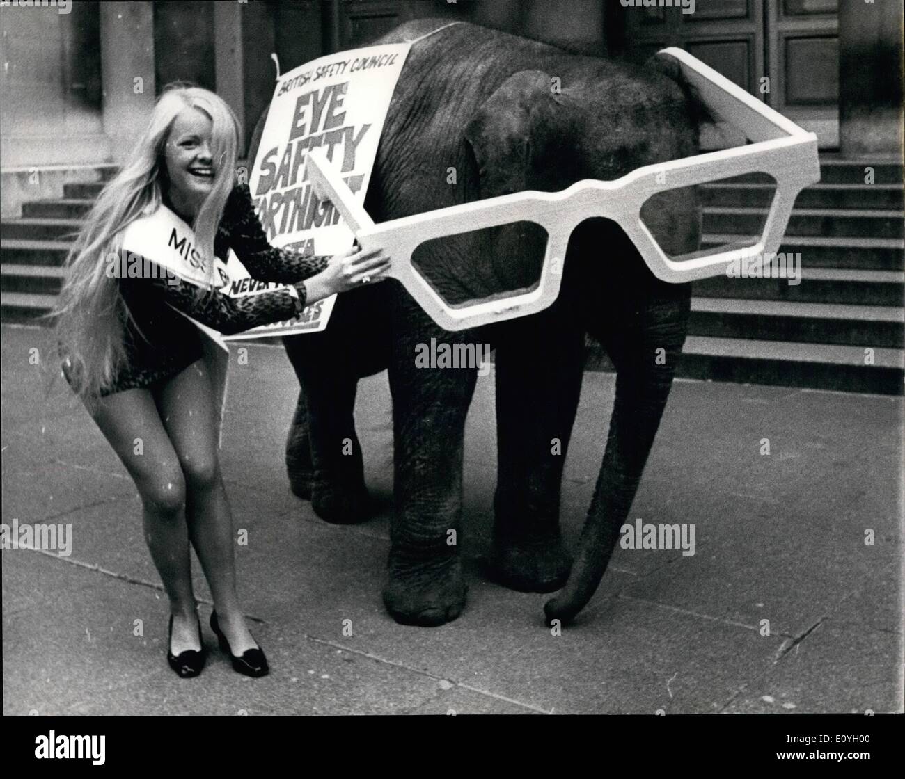 May 05, 1970 - ''Miss Beautiful Eyes'' Goes to No 10 with a baby Elephant. Today is the start of the Eye Safety Fortnight organised by the British Safety Council. It is to draw attention to the need to wear correct eye protection at work so that many injuries can be prevented. Leading the campaign is lovely Linda Cunningham aged 17 from Ipwisch who was selected from over two thousand entrants as the girl with the most beautiful eyes in Britain ''Miss Beautiful Eyes'' Stock Photo