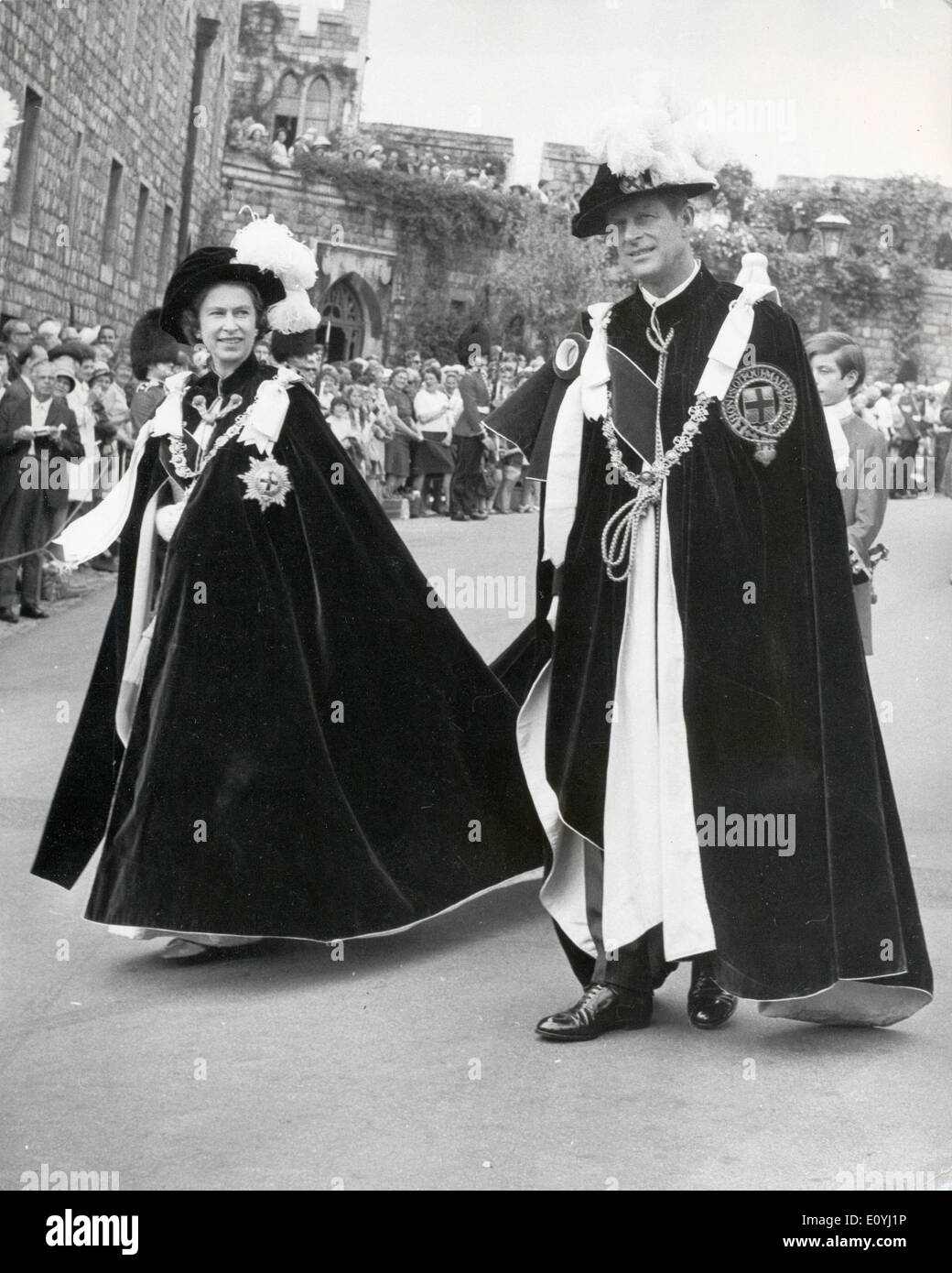 Elizabeth II and Prince Philip walk to St. George's Chapel Stock Photo ...