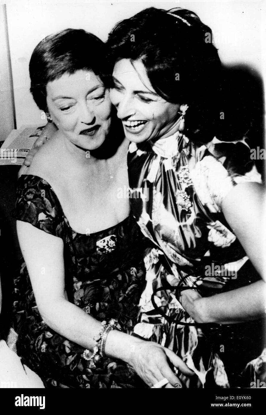 Actors Bette Davis and Anna Magnani laugh Stock Photo