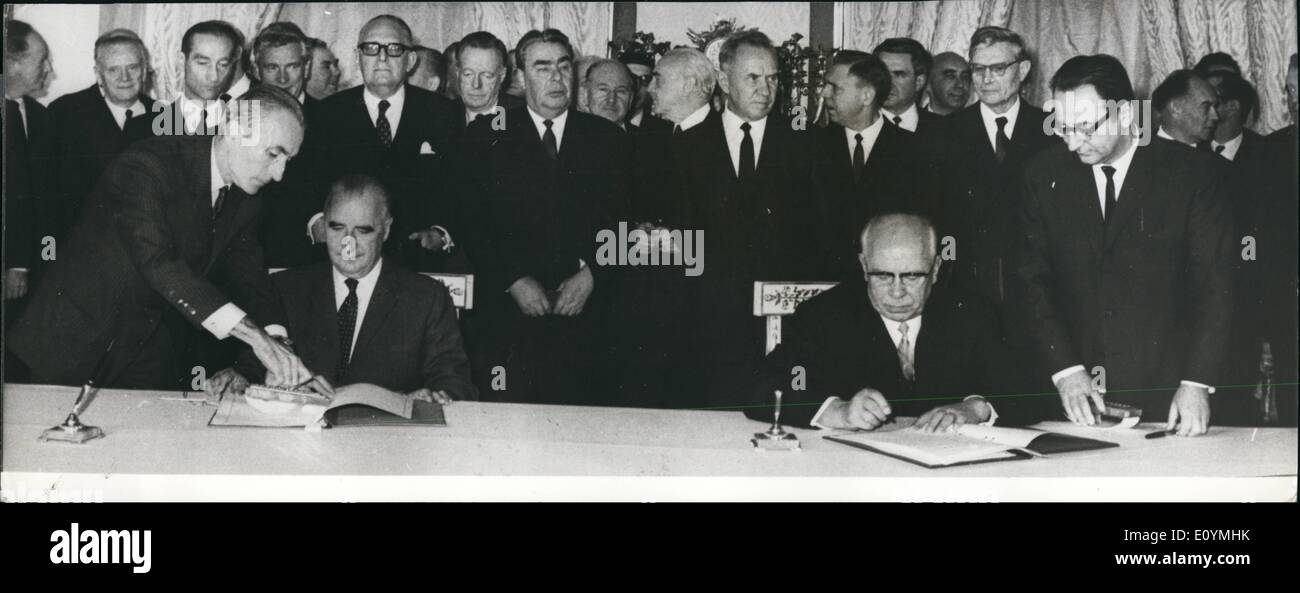 Oct. 10, 1970 - Franco-Soviet Protocol Signed In Moscow. Photo Shows:- President Pompidou of France and President Podgorny of Russia, signing a Franco-Soviet protocol in the Kremlin on Tuesday (Oct. 13), at the end of President Pompidou's eight-day visit. Stock Photo
