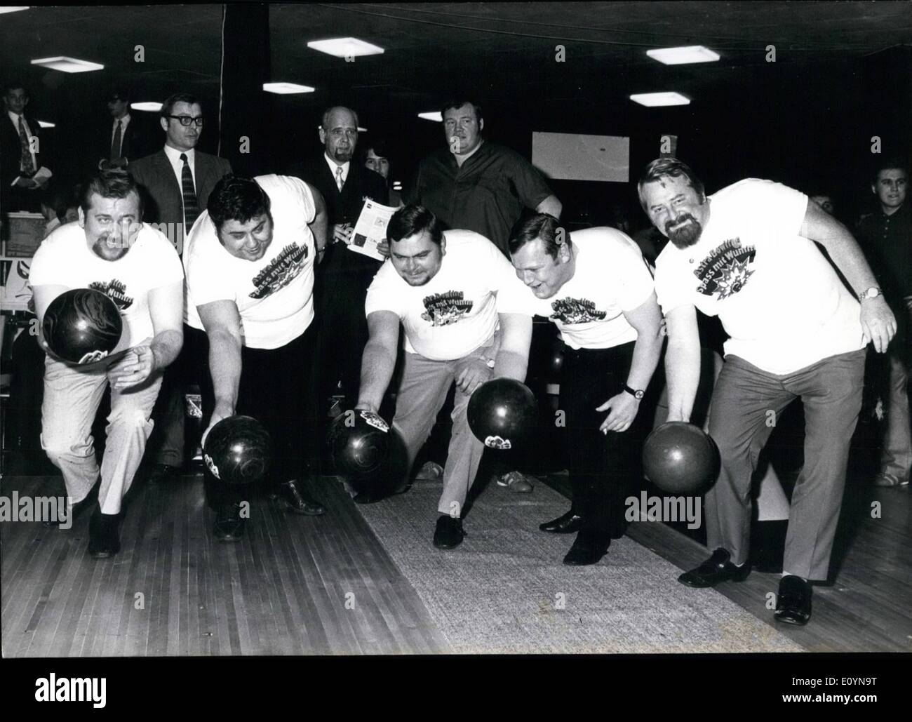 Nov. 11, 1970 ''Bowling tournament of the thick'' in Hamburg For one